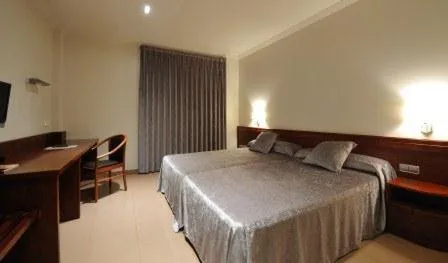 Photo of the whole room, Bed in Hotel Els Noguers