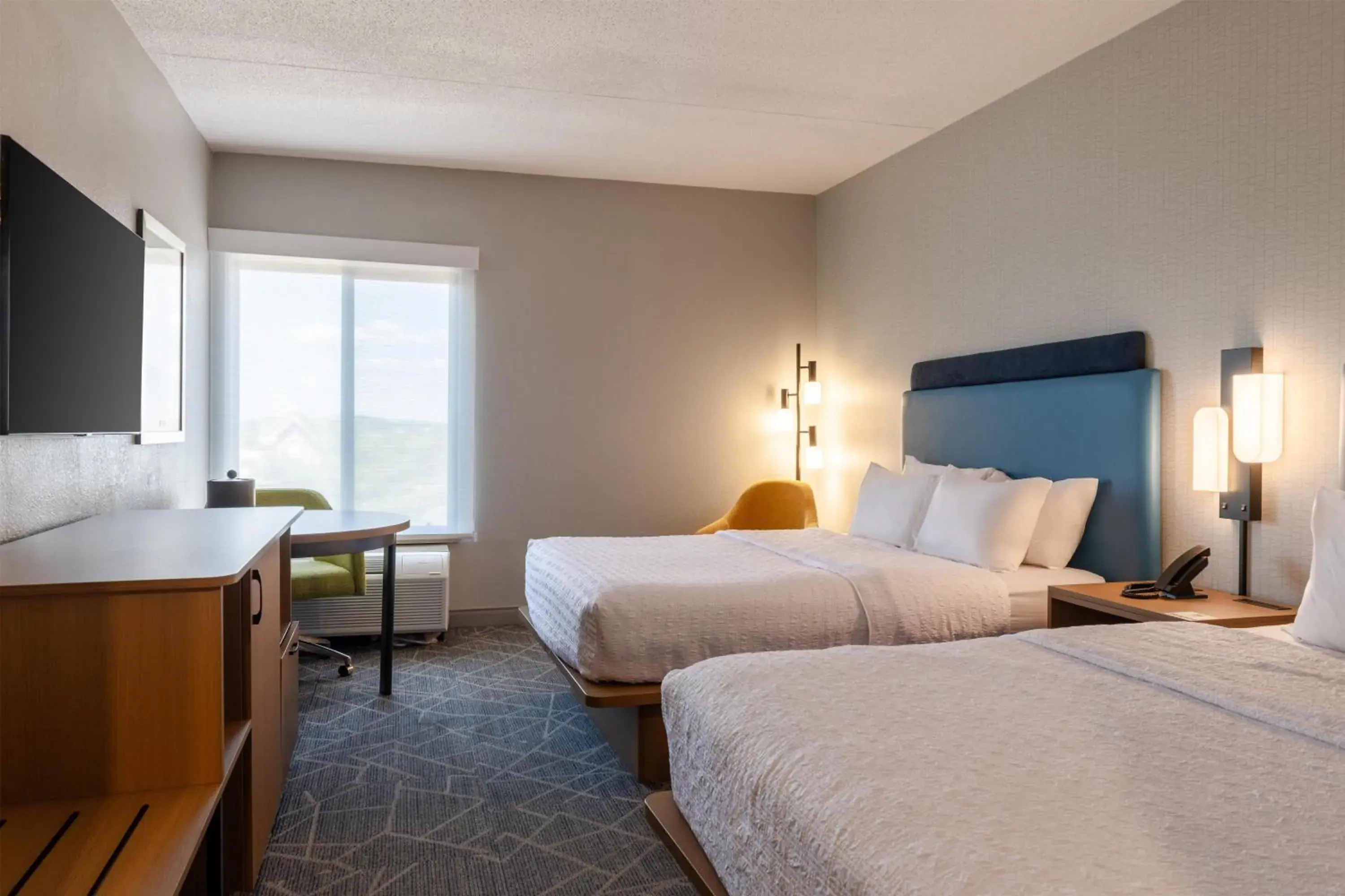 Bed in Hampton Inn Portsmouth Central Bed in Hampton Inn Portsmouth Central