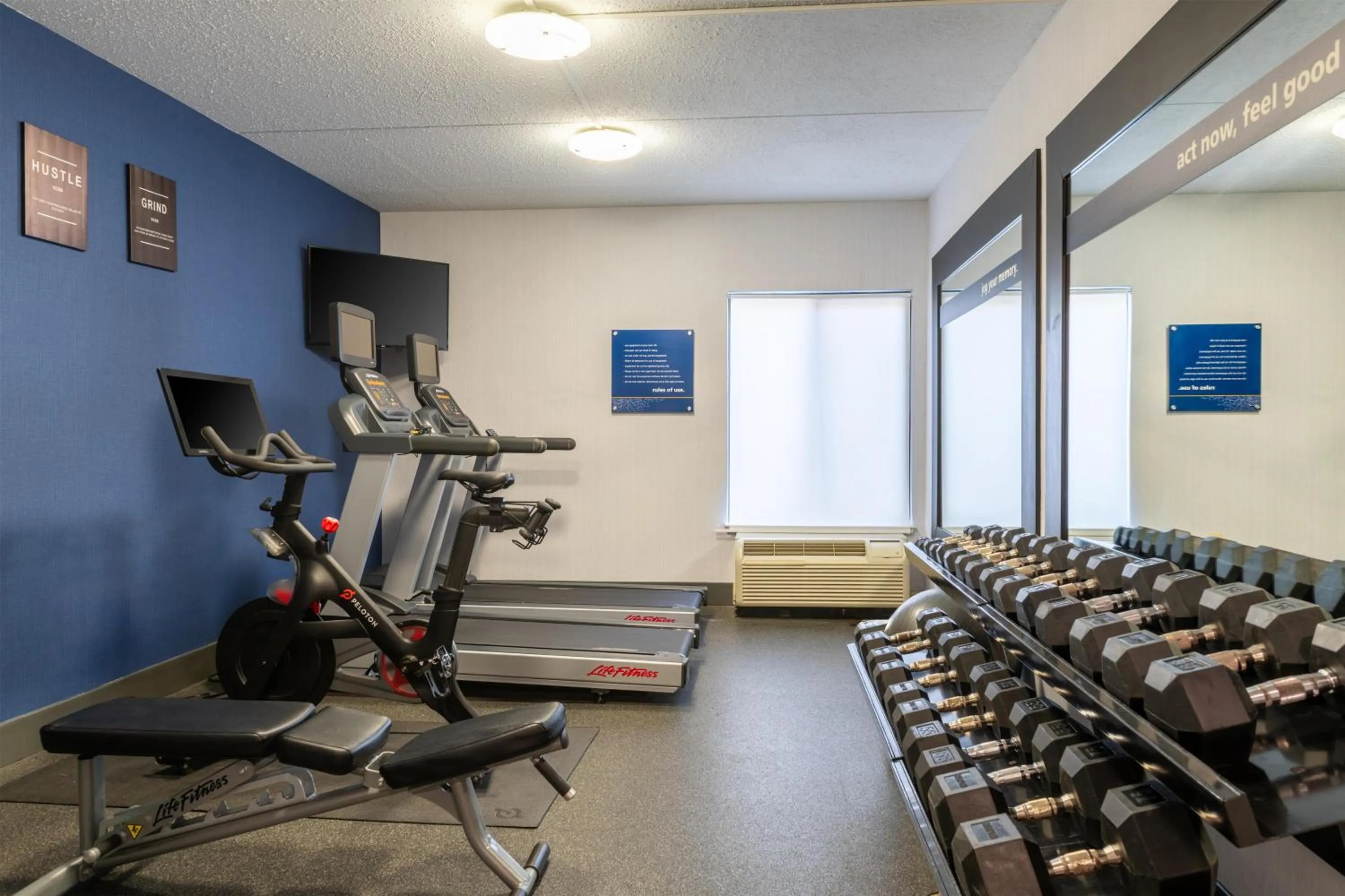 Fitness centre/facilities in Hampton Inn Portsmouth Central