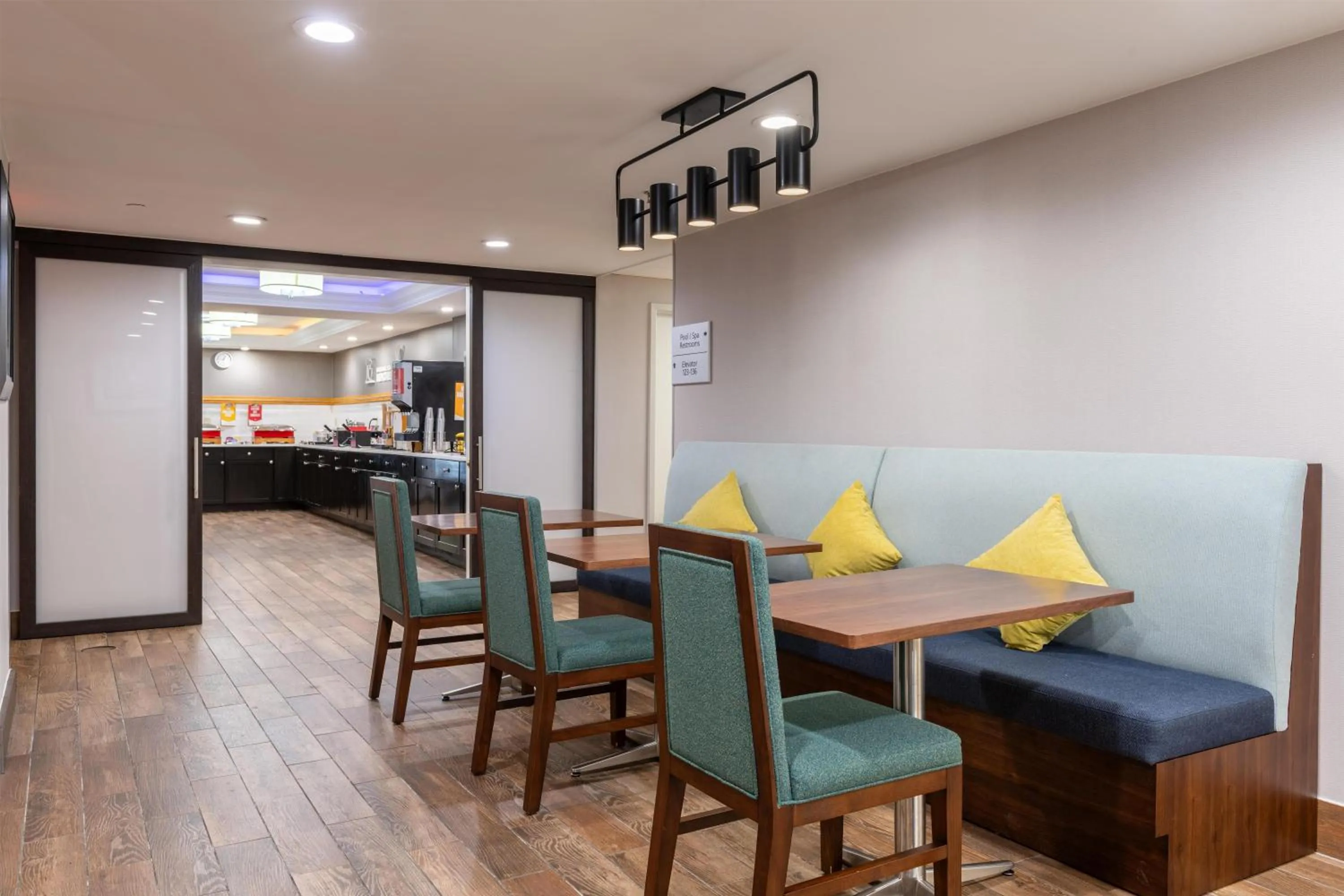 Breakfast in Hampton Inn Portsmouth Central