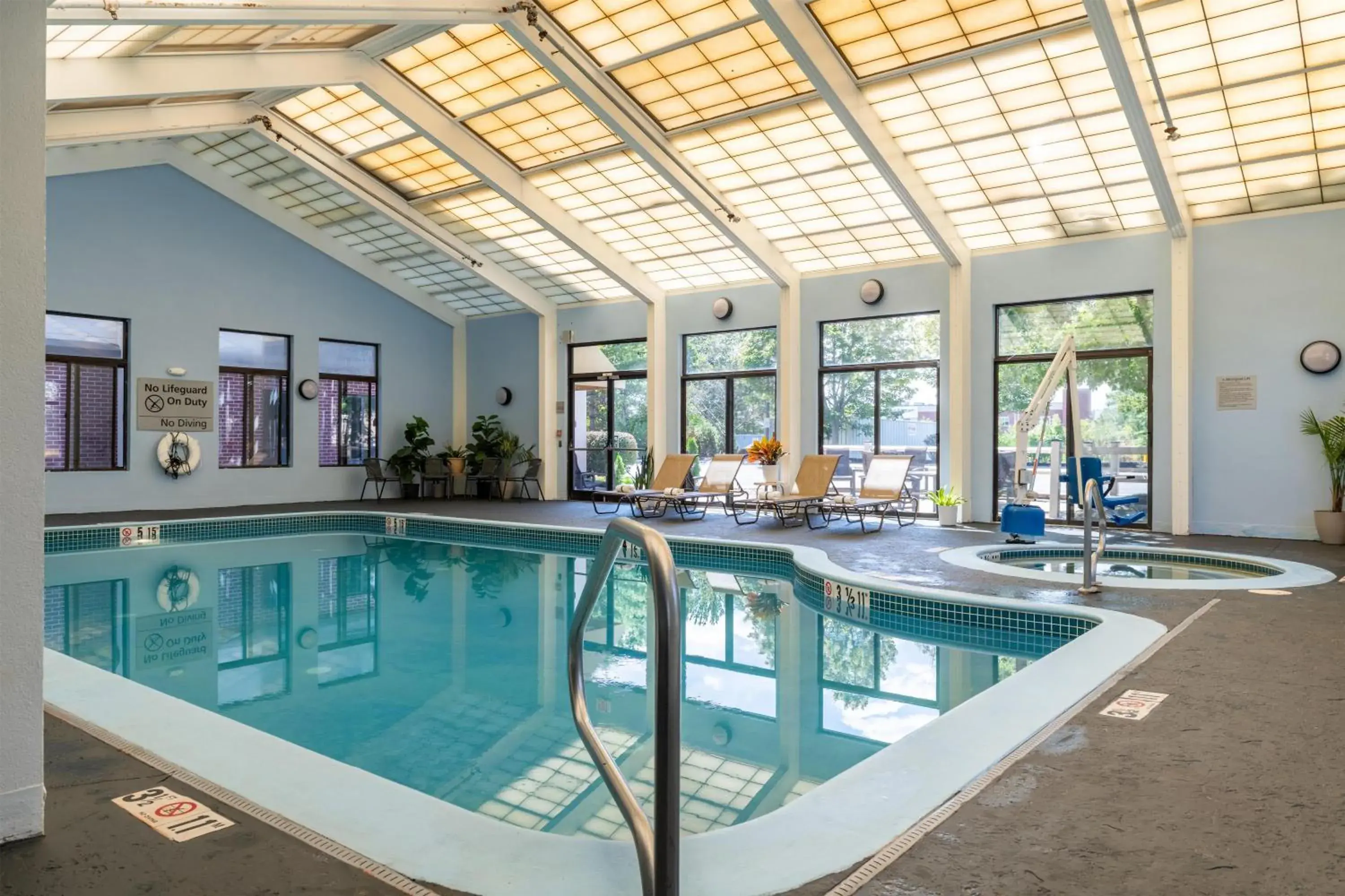 Pool view in Hampton Inn Portsmouth Central Pool view in Hampton Inn Portsmouth Central