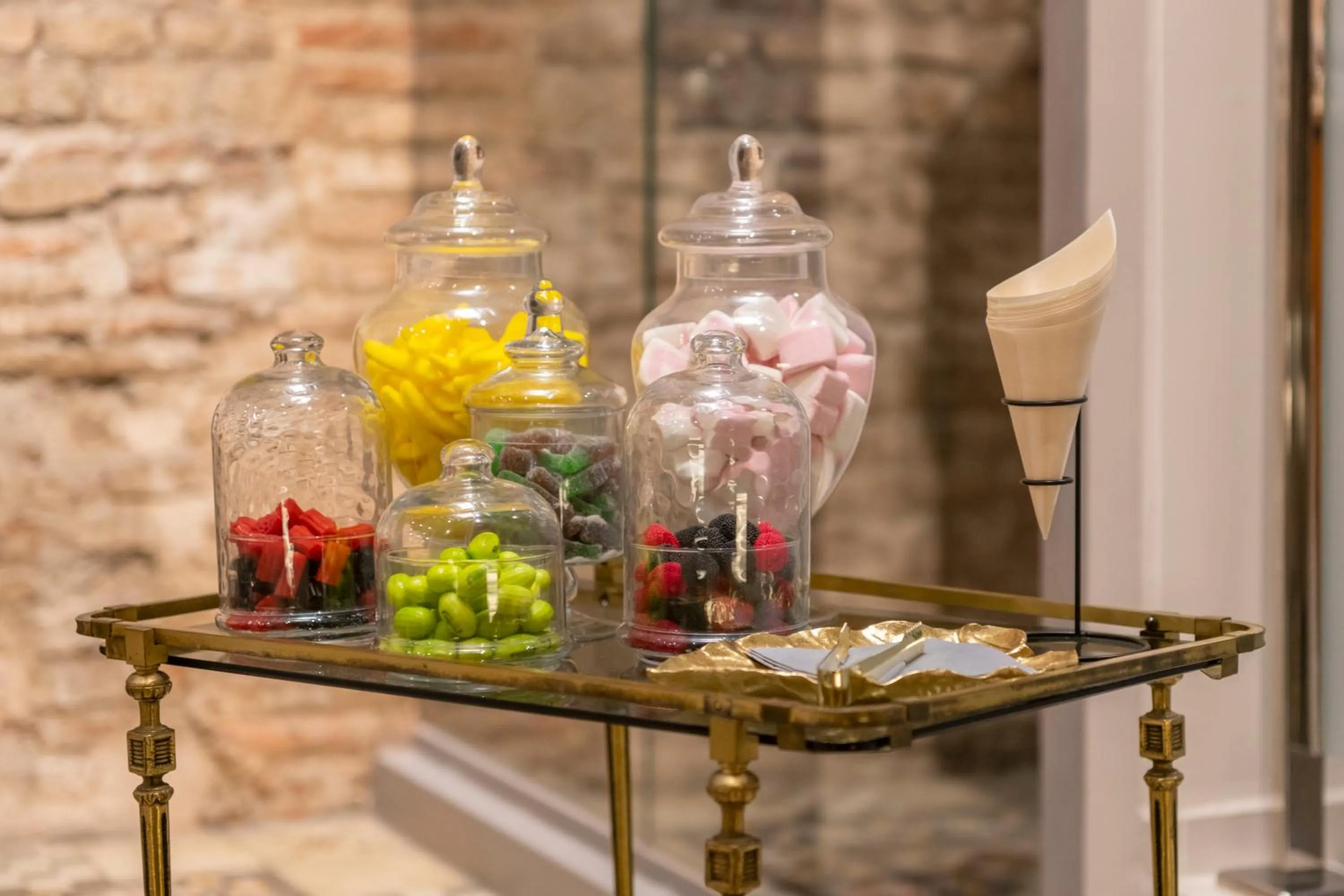 Communal lounge/ TV room in Hotel Palacete de Alamos