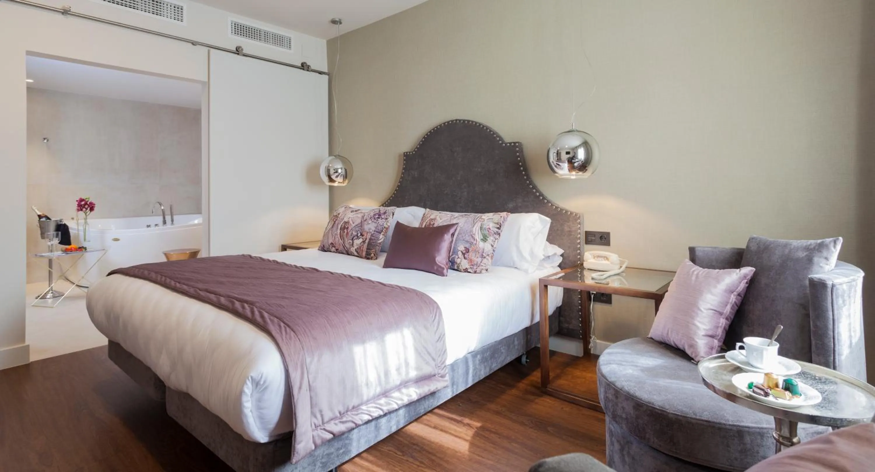 Photo of the whole room, Bed in Hotel Palacete de Alamos