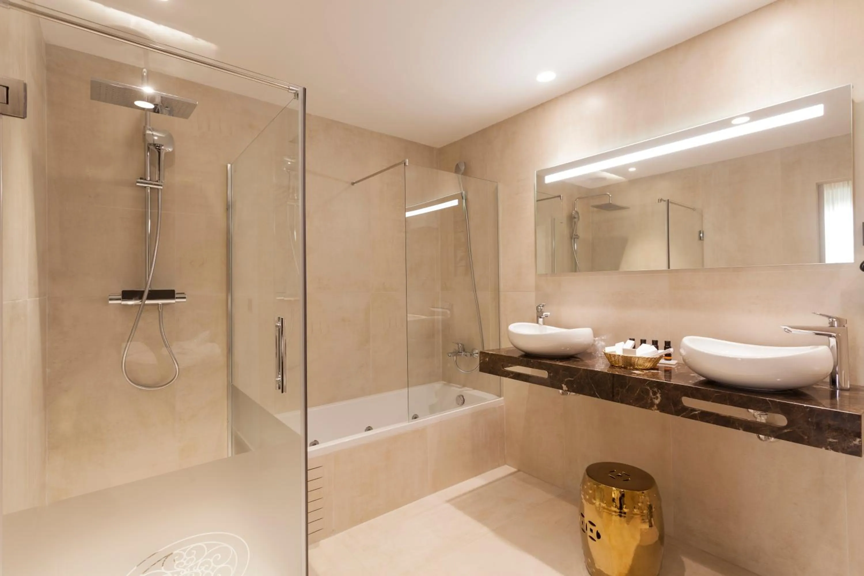 Shower in Hotel Palacete de Alamos