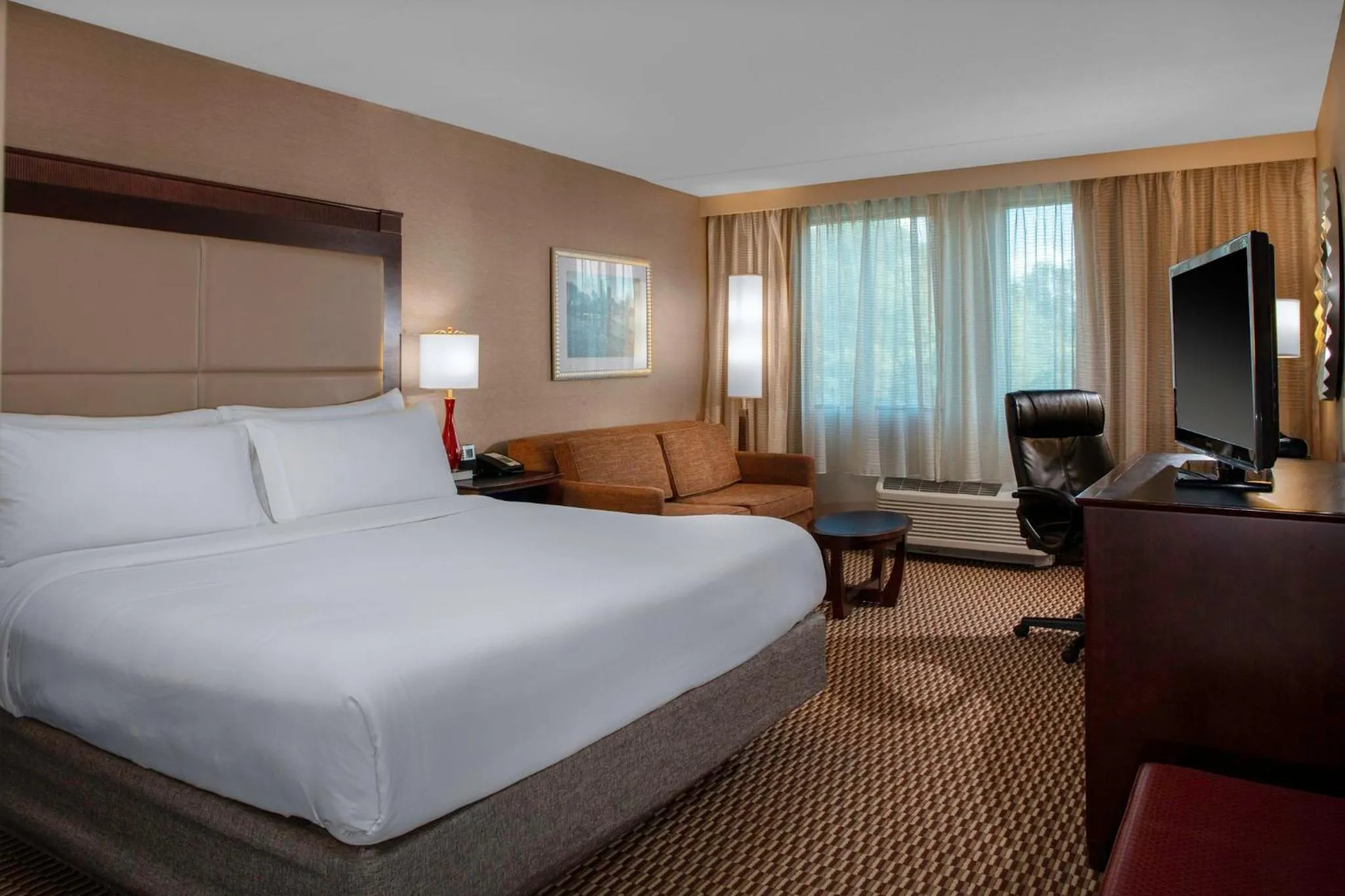 Photo of the whole room, Bed in Crowne Plaza Boston - Woburn by IHG