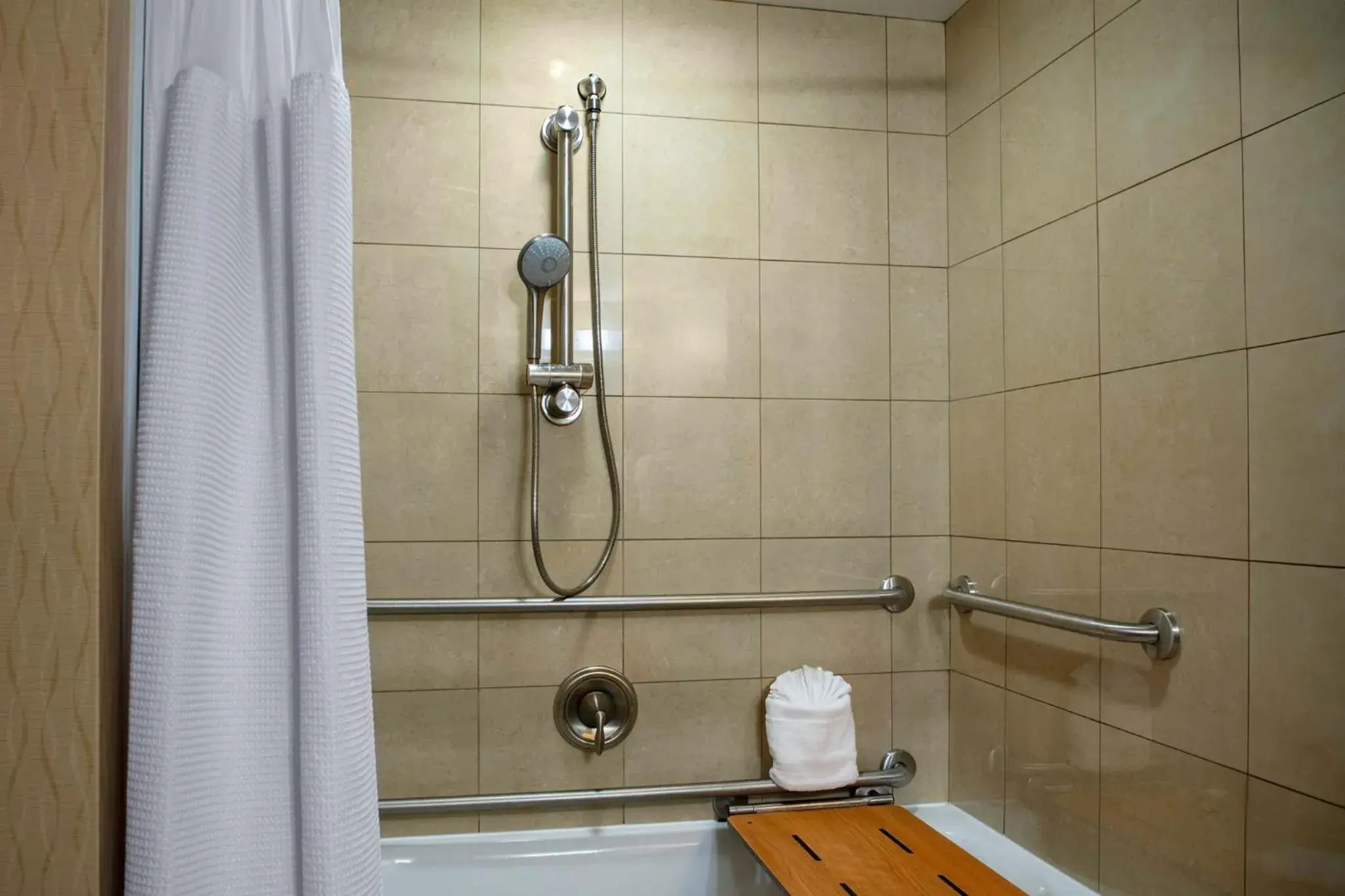 Queen Room with Two Queen Beds - Mobility Access Tub/Non-Smoking in Crowne Plaza Boston - Woburn by IHG Queen Room with Two Queen Beds - Mobility Access Tub/Non-Smoking in Crowne Plaza Boston - Woburn by IHG