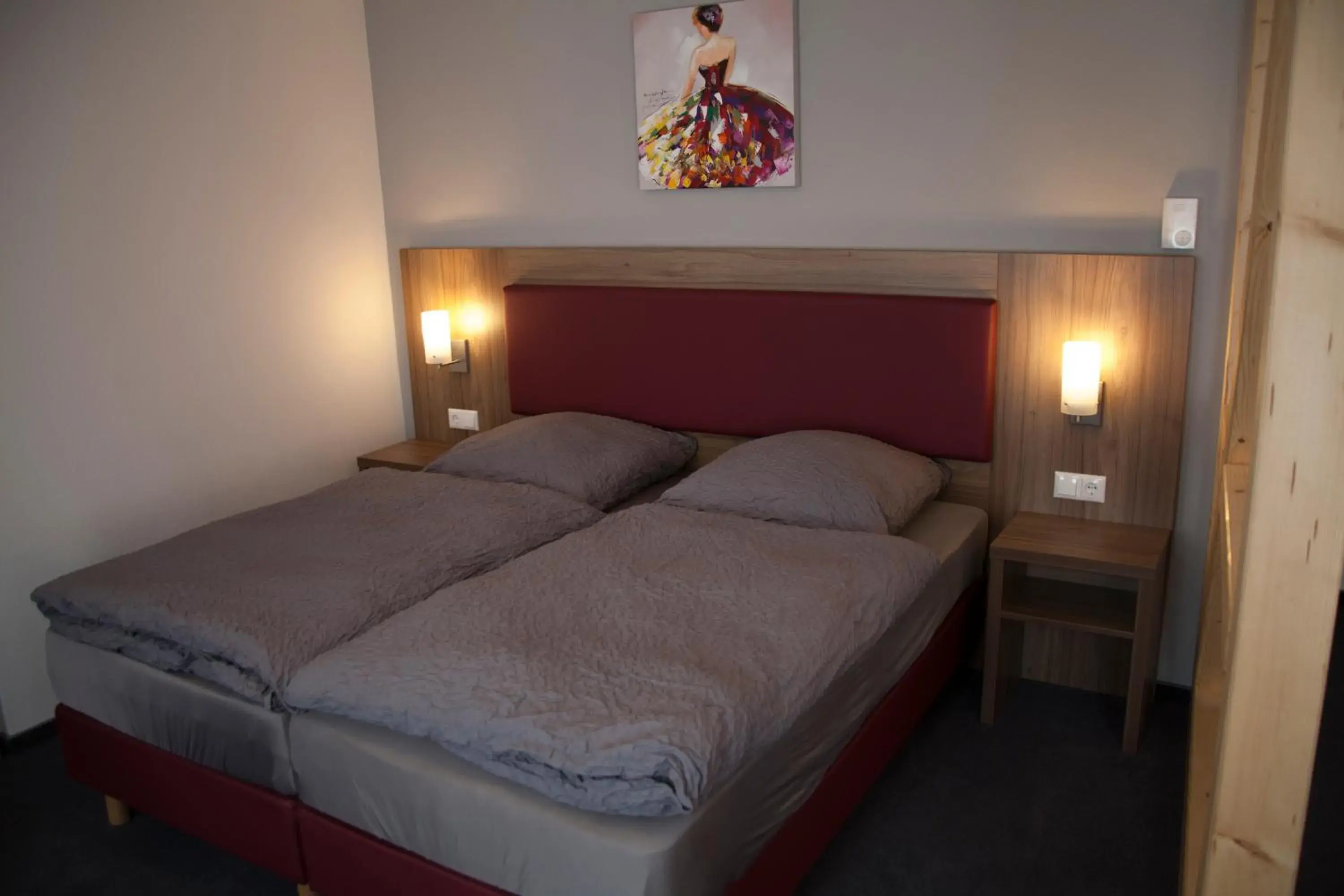 Double Room with Shower - single occupancy in La Flamme Wertheim garni Double Room with Shower - single occupancy in La Flamme Wertheim garni