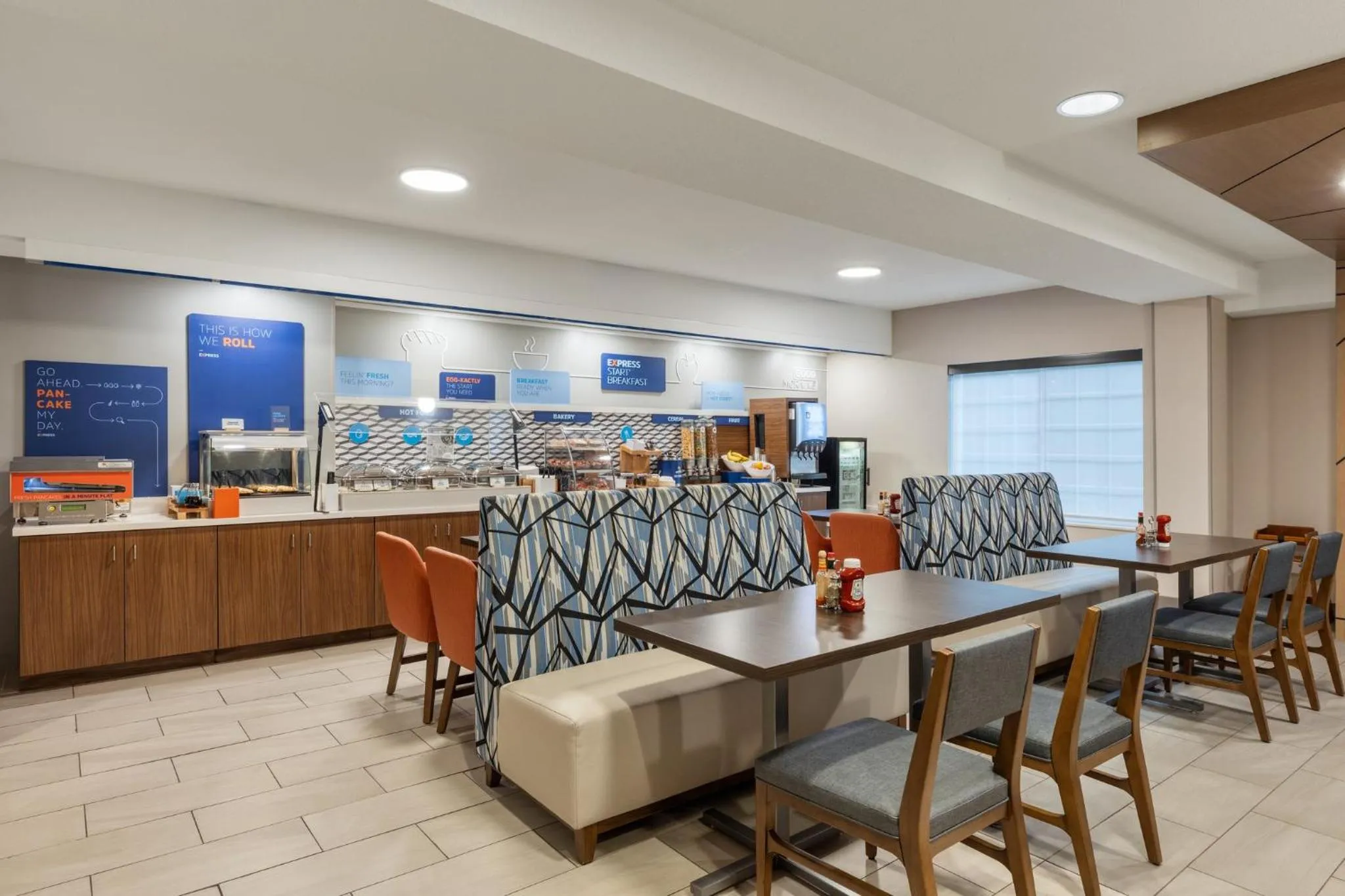 Breakfast in Holiday Inn Express Hotel & Suites Portland - Jantzen Beach by IHG