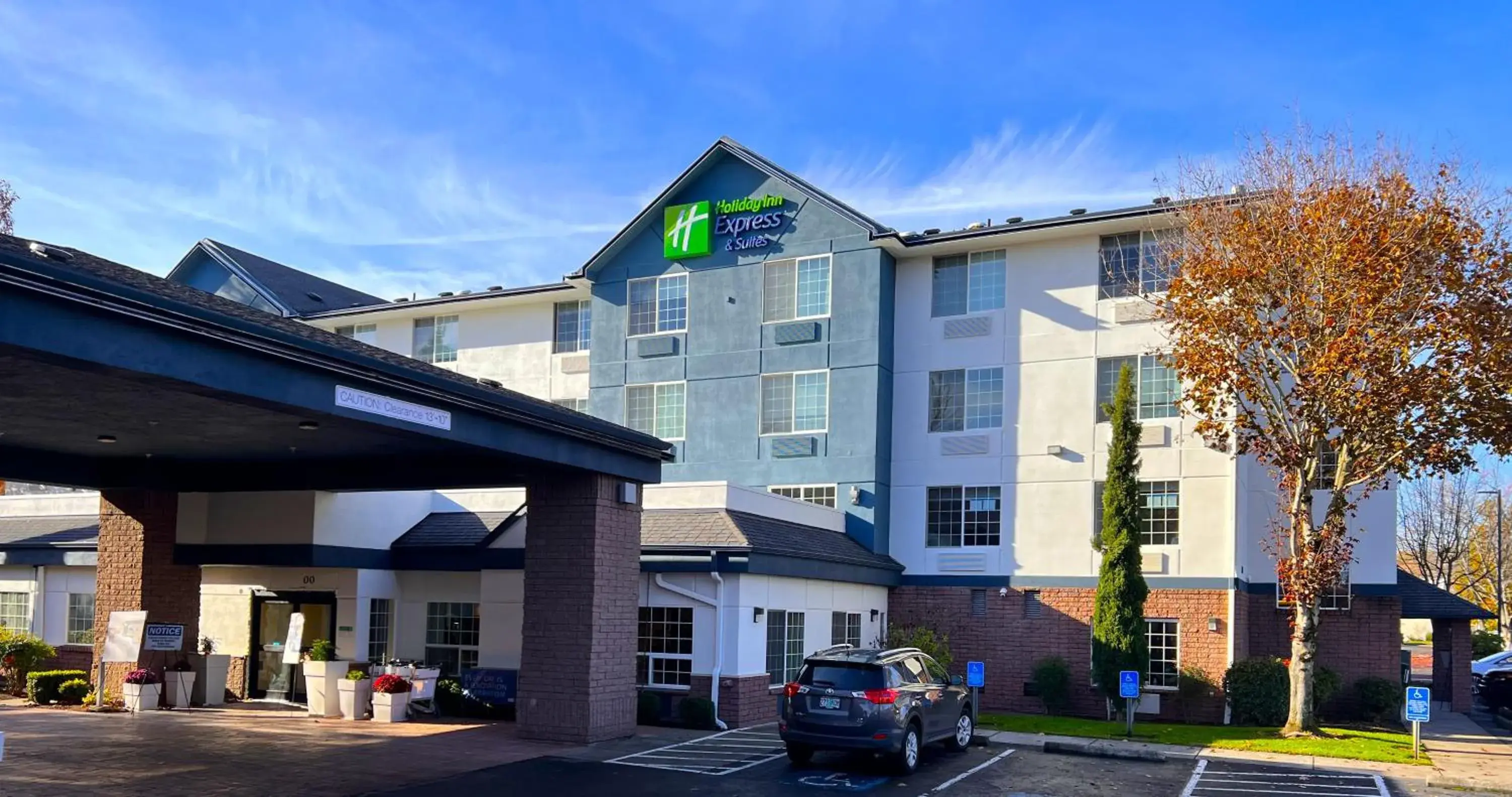 Property building in Holiday Inn Express Hotel & Suites Portland - Jantzen Beach by IHG Property building in Holiday Inn Express Hotel & Suites Portland - Jantzen Beach by IHG