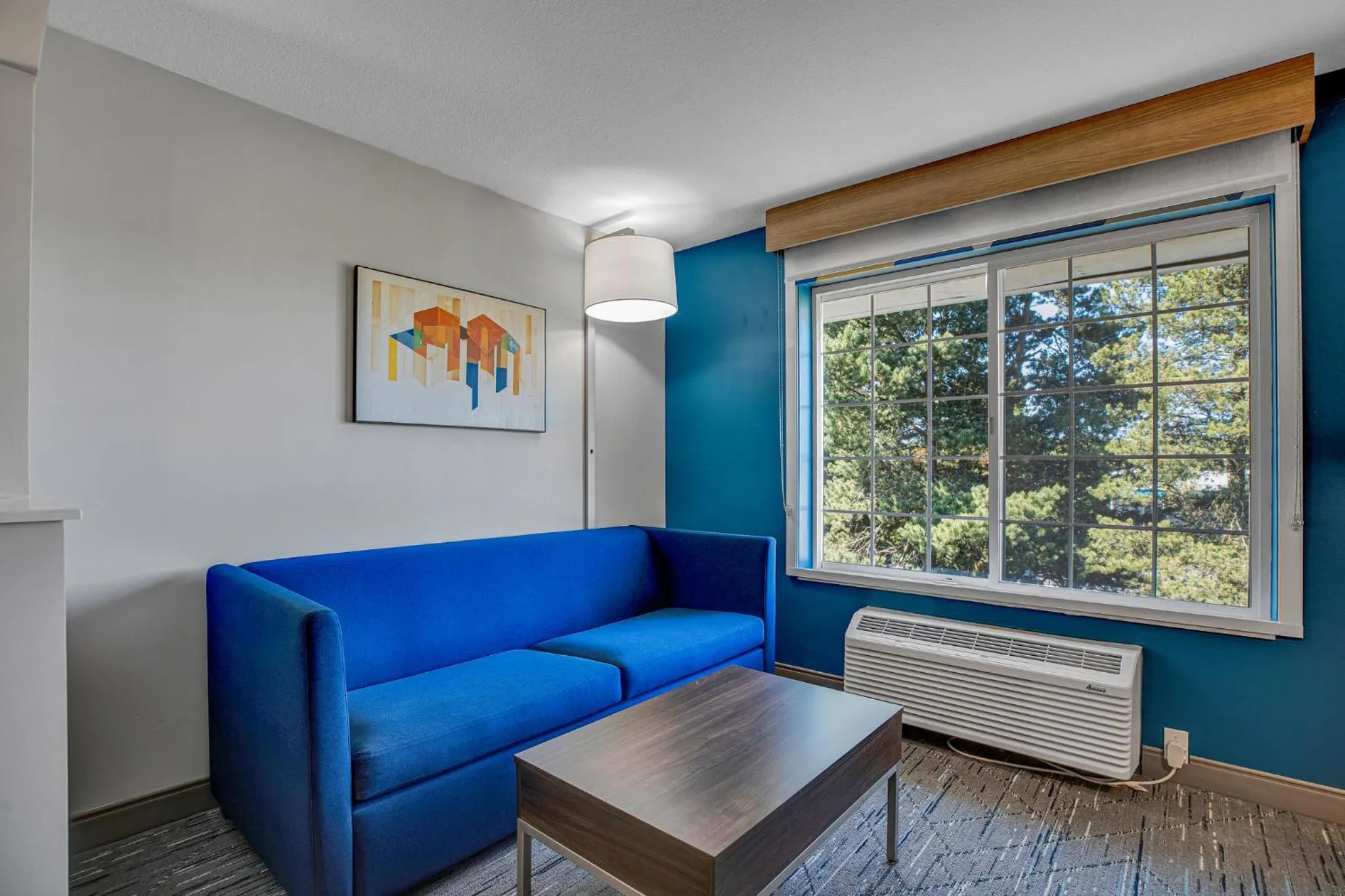 Photo of the whole room in Holiday Inn Express Hotel & Suites Portland - Jantzen Beach by IHG