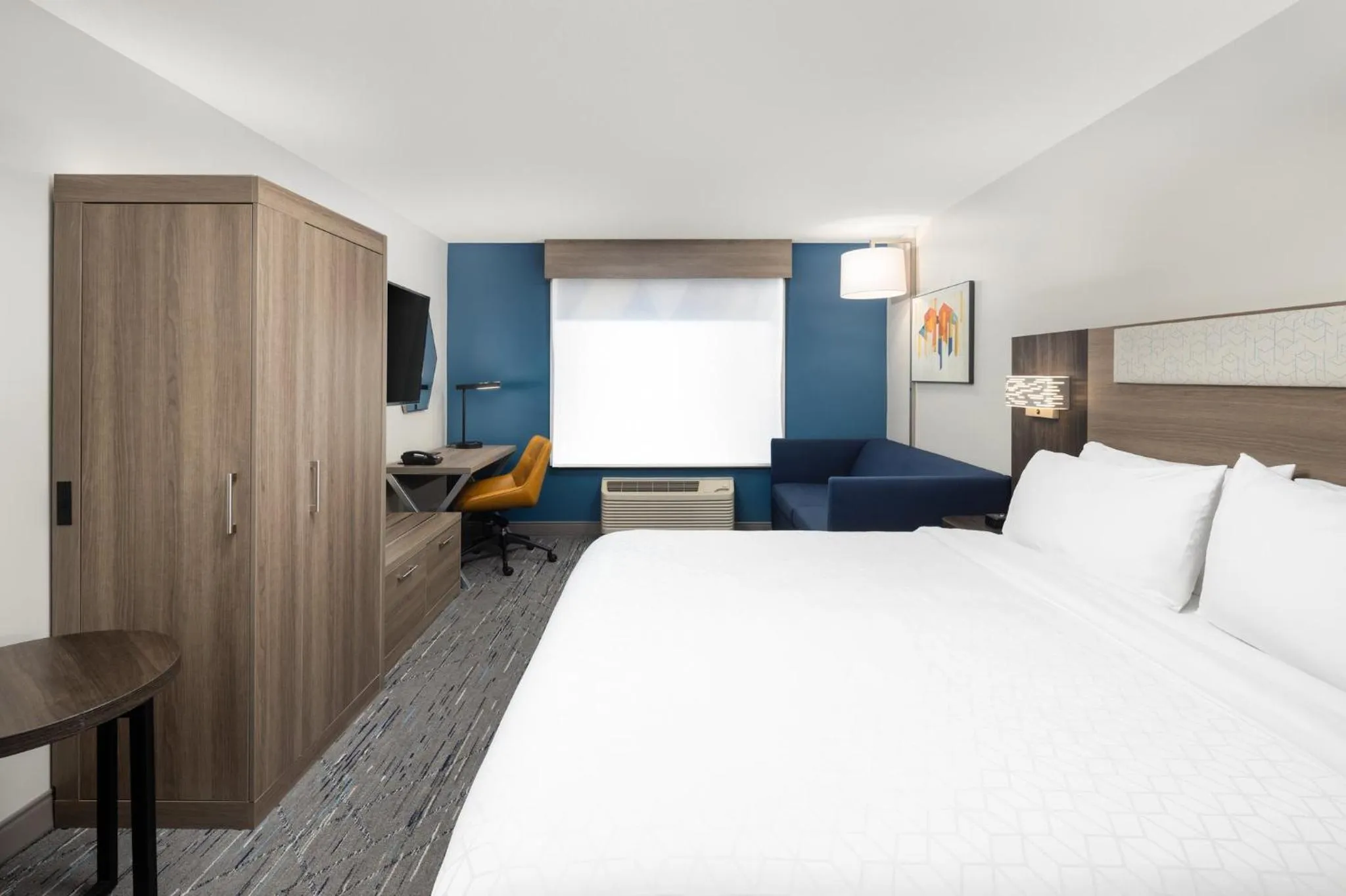 Photo of the whole room, Bed in Holiday Inn Express Hotel & Suites Portland - Jantzen Beach by IHG