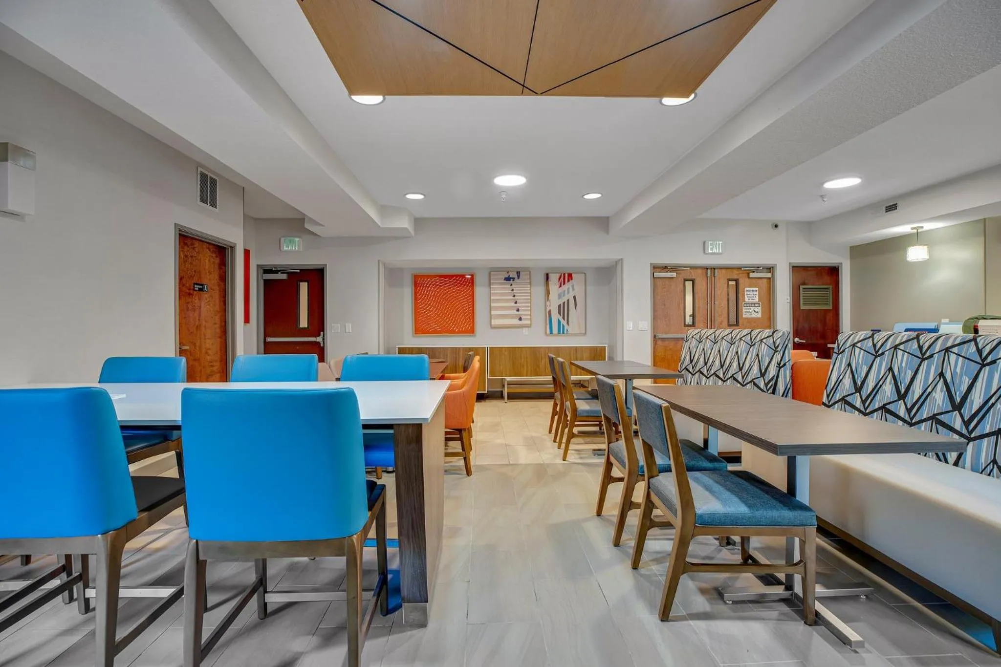 Breakfast in Holiday Inn Express Hotel & Suites Portland - Jantzen Beach by IHG