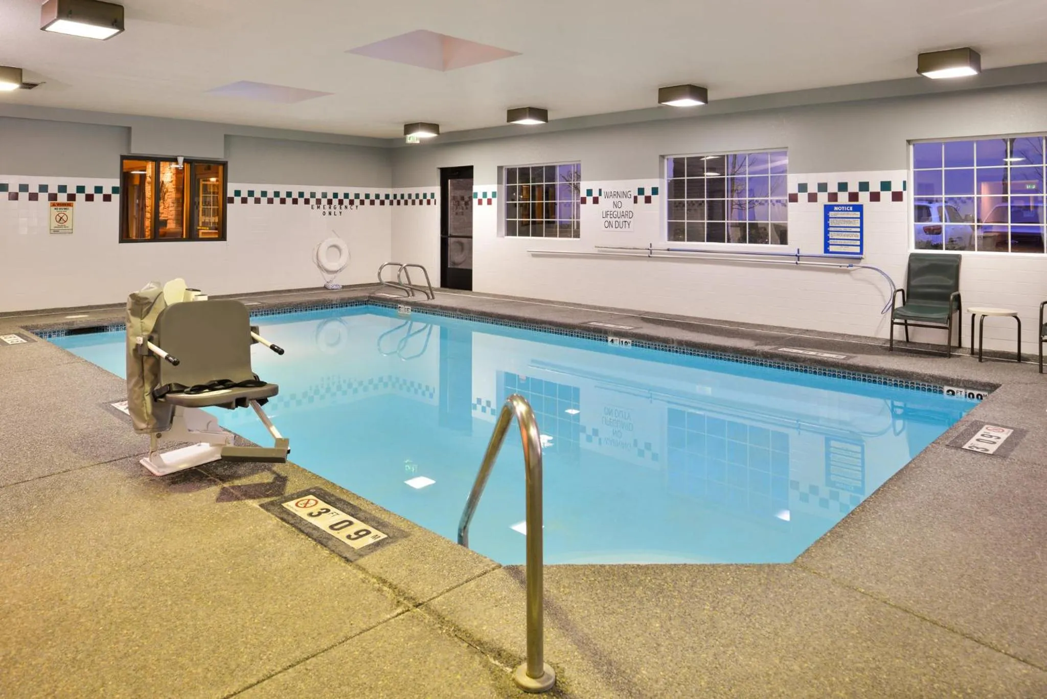 Swimming pool in Holiday Inn Express Hotel & Suites Portland - Jantzen Beach by IHG
