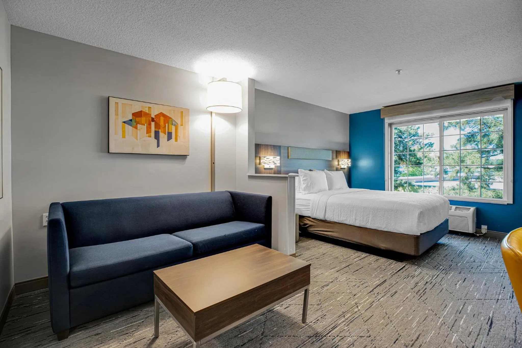 Photo of the whole room, Bed in Holiday Inn Express Hotel & Suites Portland - Jantzen Beach by IHG