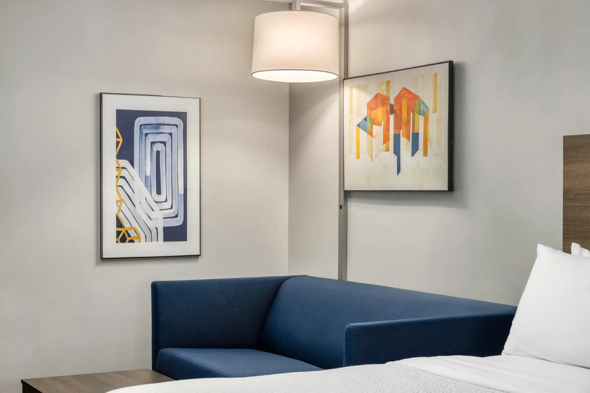 Photo of the whole room, Bed in Holiday Inn Express Hotel & Suites Portland - Jantzen Beach by IHG