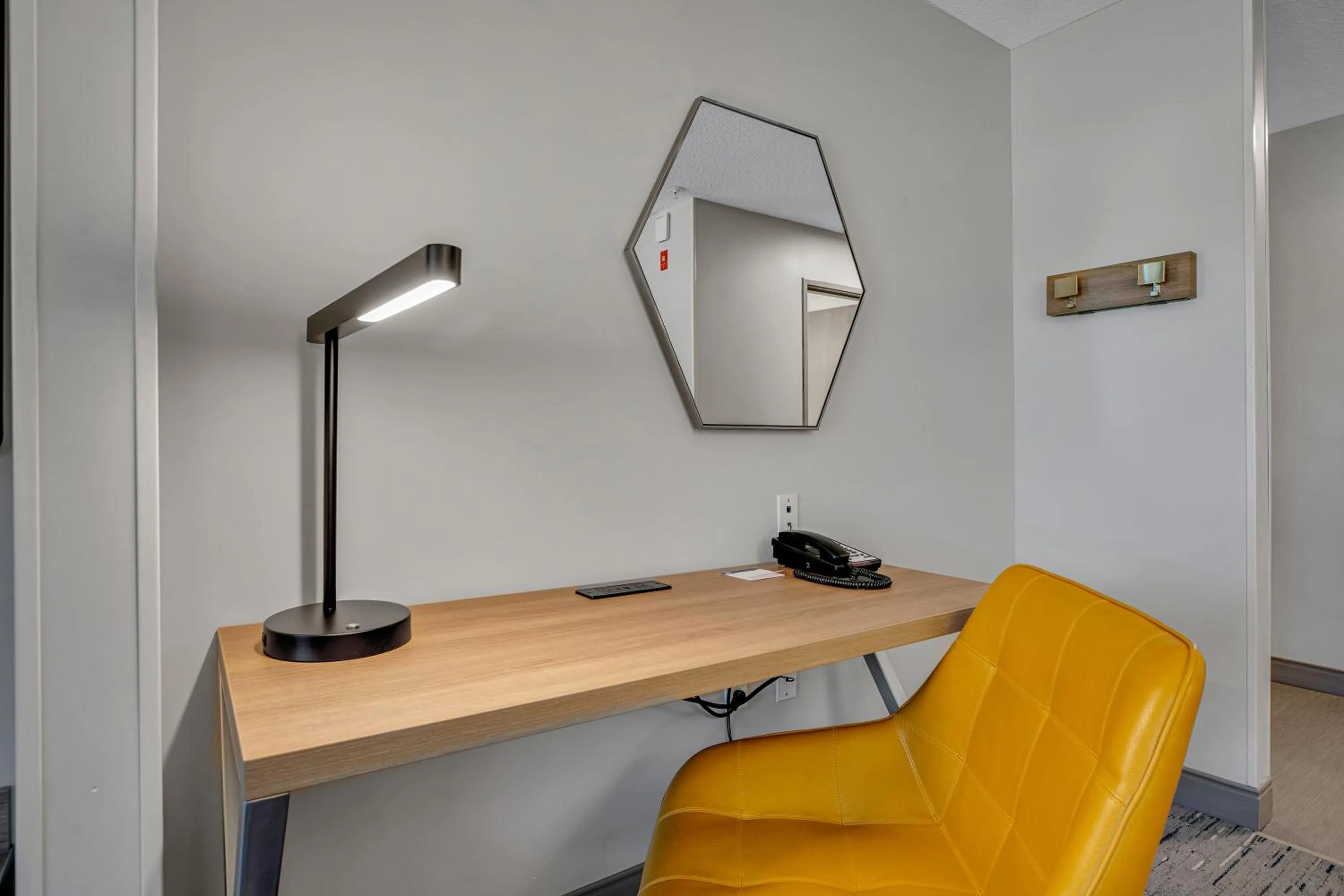 Guests in Holiday Inn Express Hotel & Suites Portland - Jantzen Beach by IHG