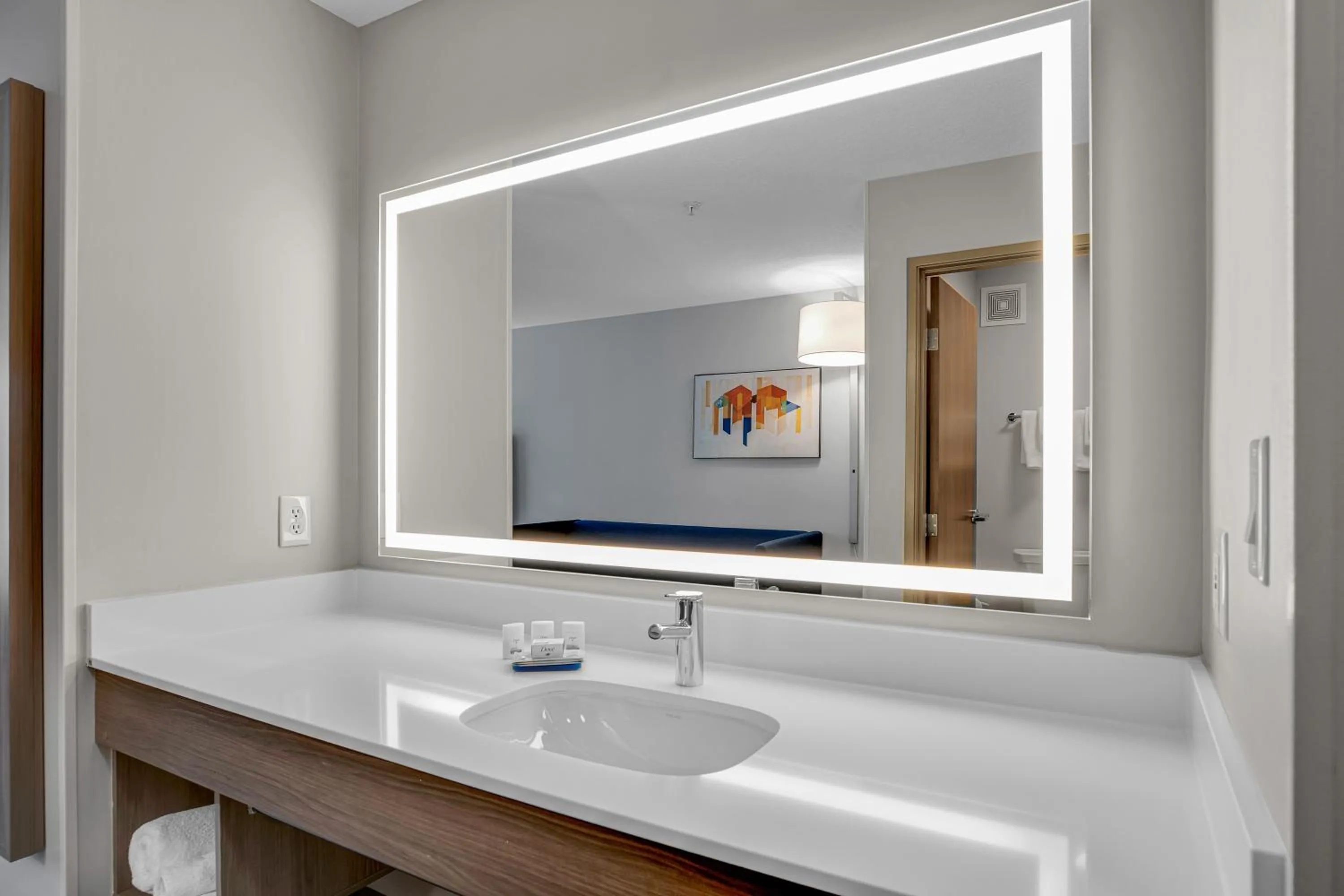 Bathroom in Holiday Inn Express Hotel & Suites Portland - Jantzen Beach by IHG
