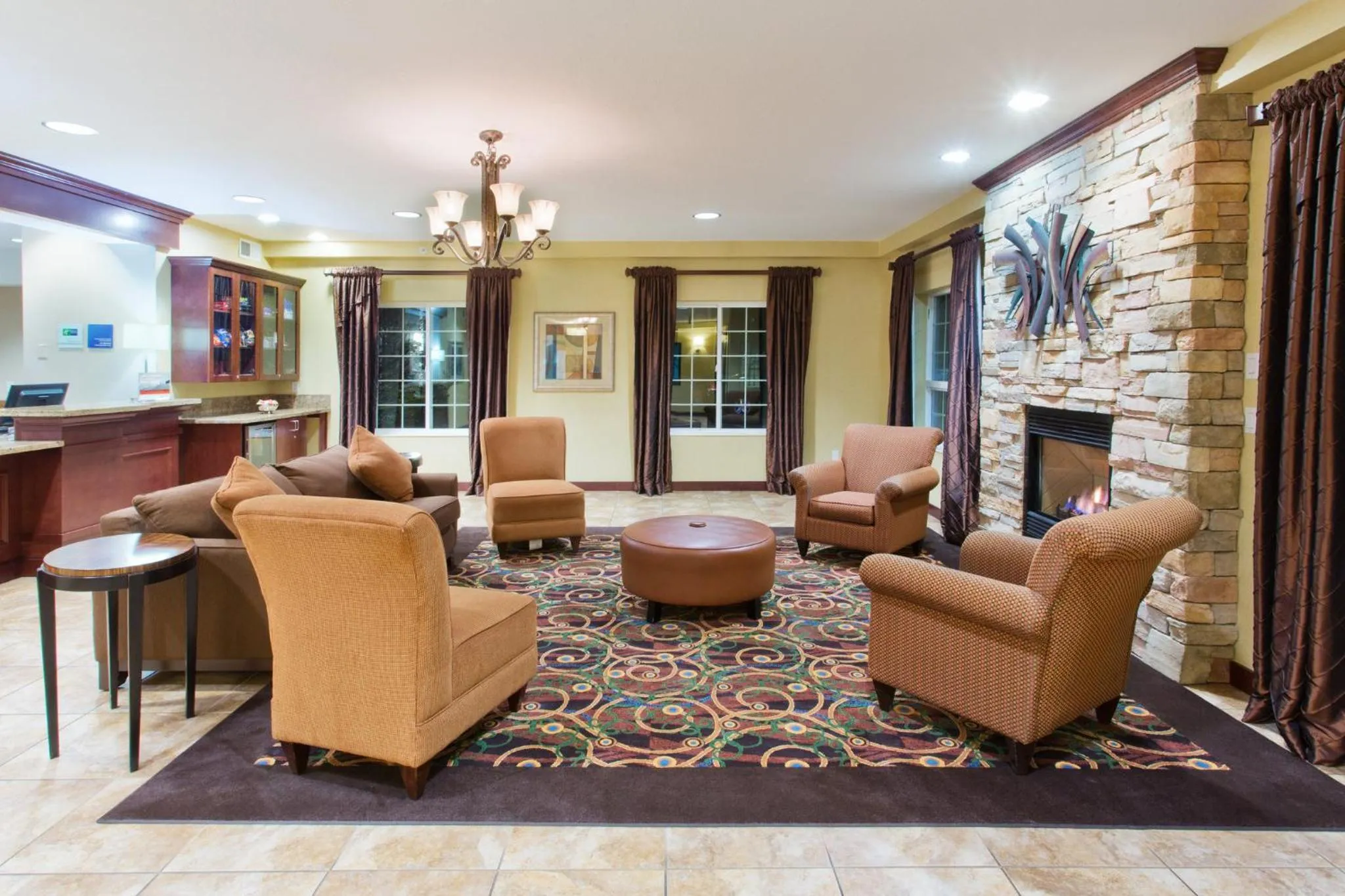 Property building in Holiday Inn Express Hotel & Suites Portland - Jantzen Beach by IHG