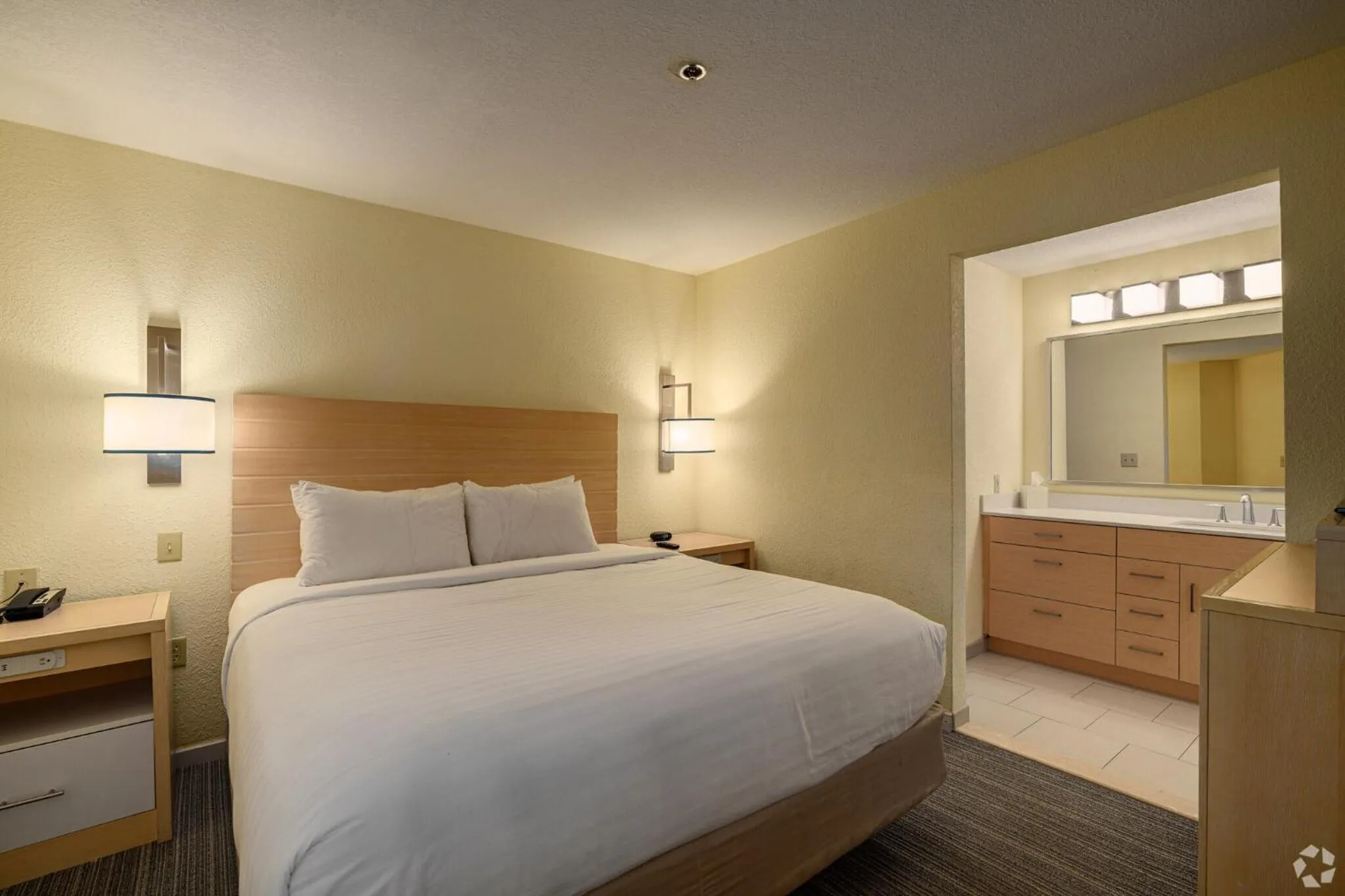 Bed in Avia Residences on Lincoln - Extended Stay