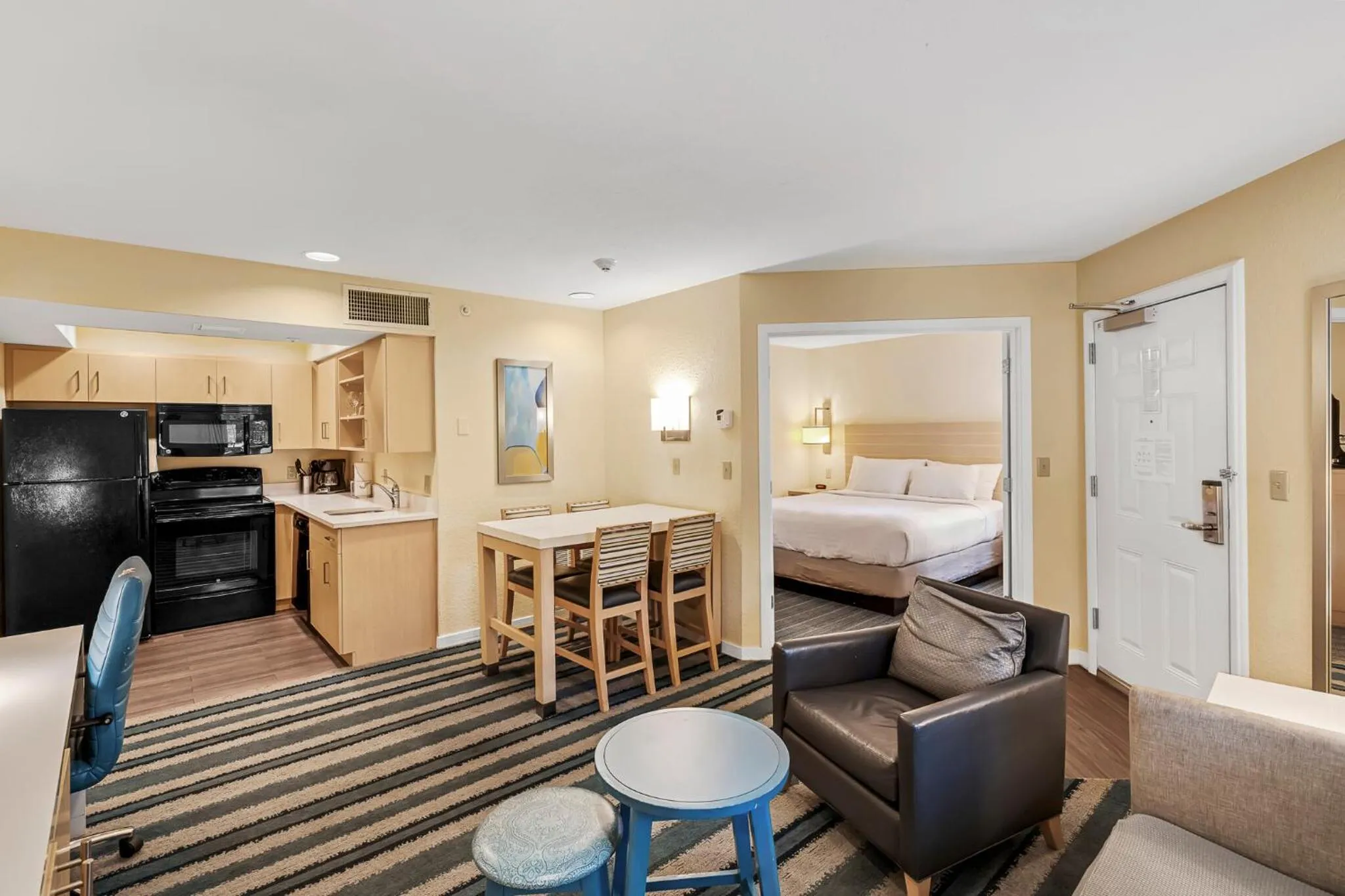 Bed in Avia Residences on Lincoln - Extended Stay