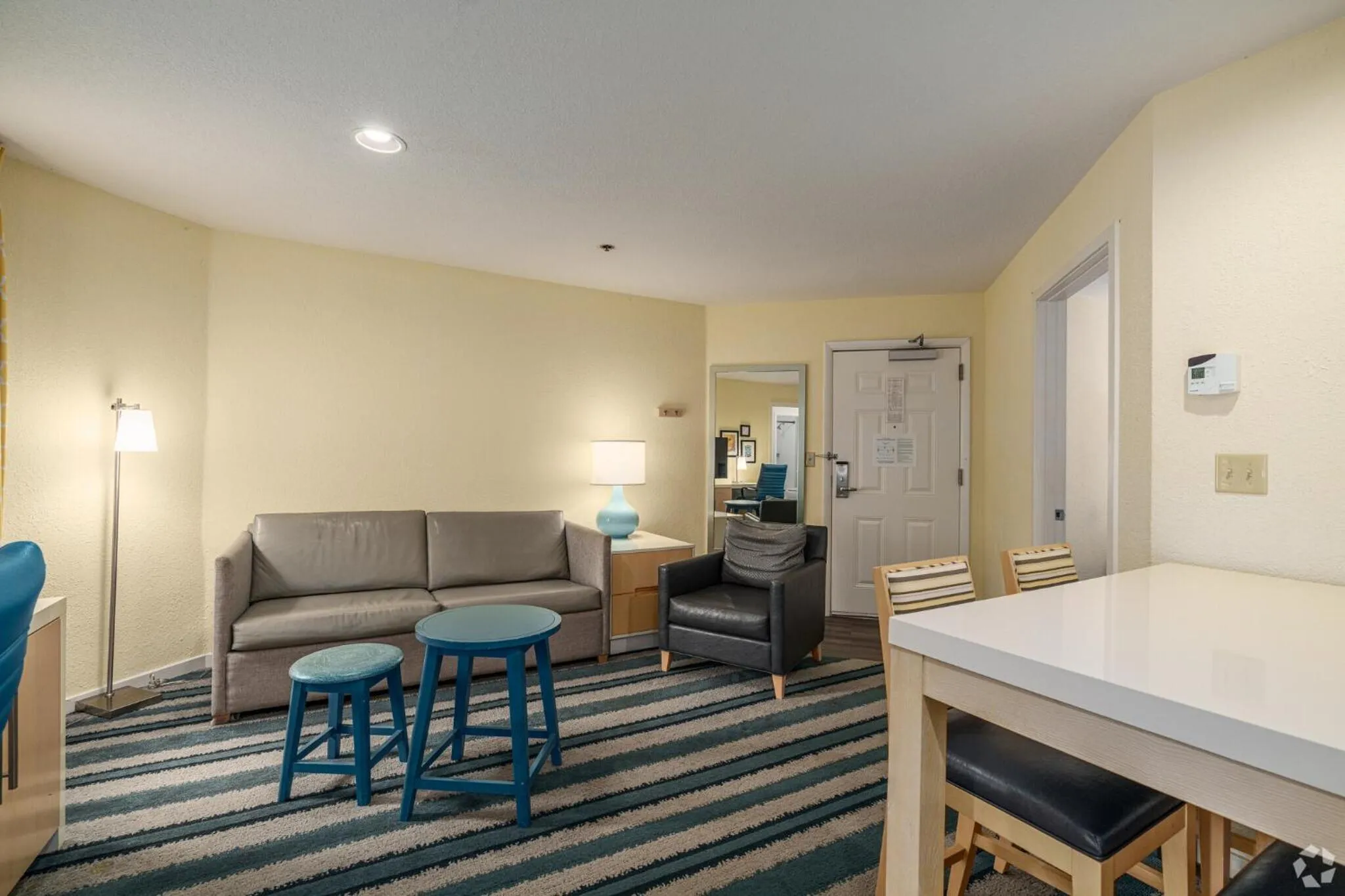 Avia Residences on Lincoln - Extended Stay