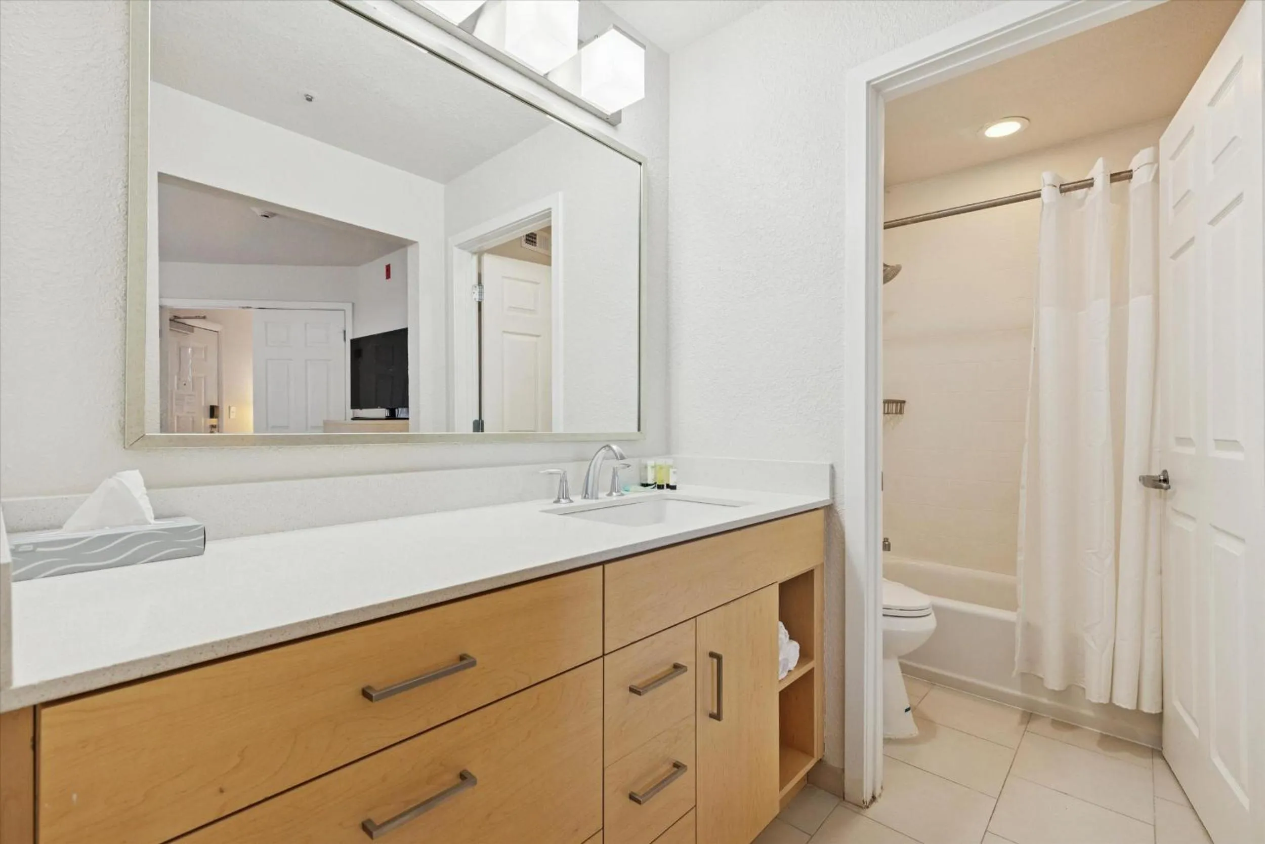 Avia Residences on Lincoln - Extended Stay