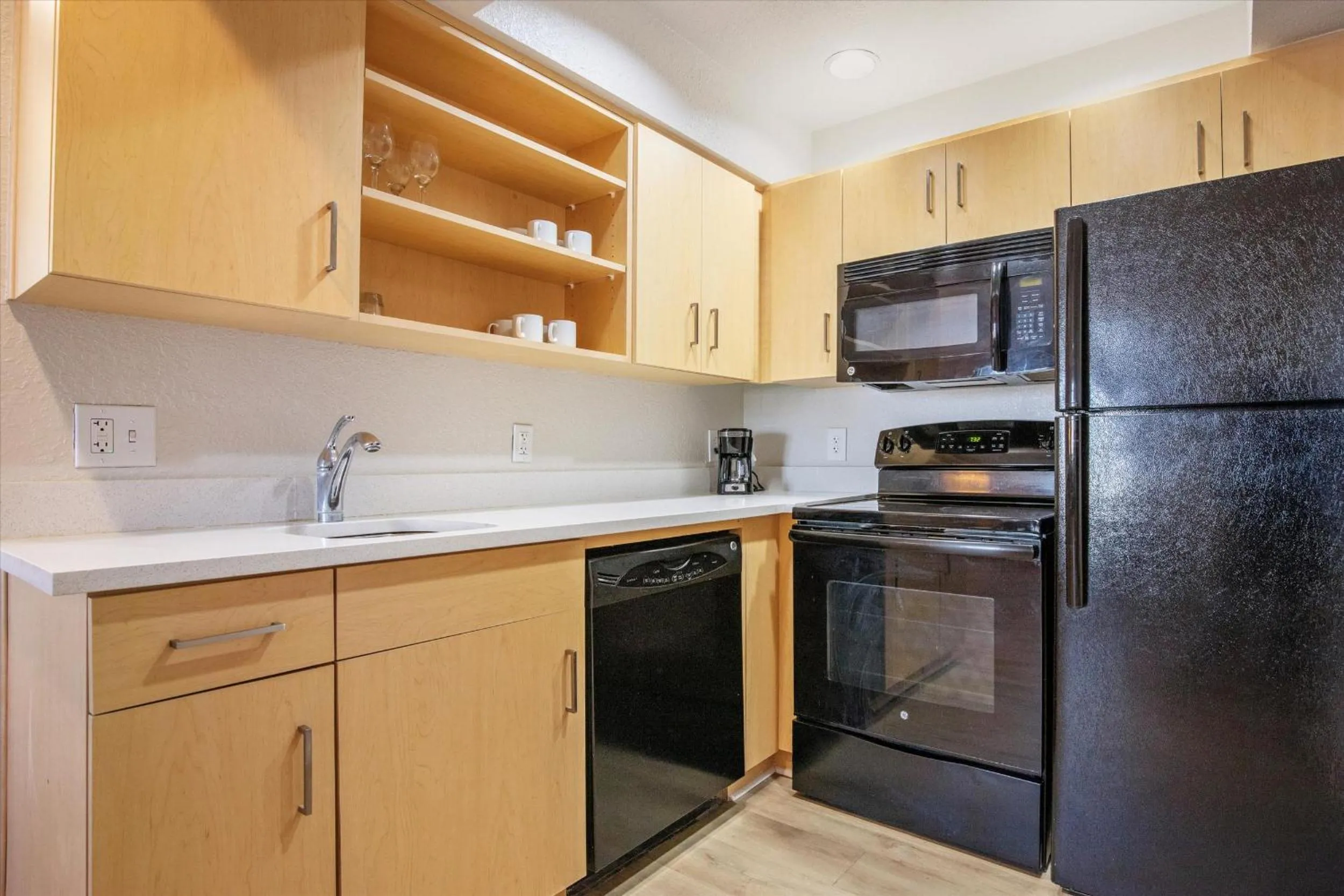 Avia Residences on Lincoln - Extended Stay