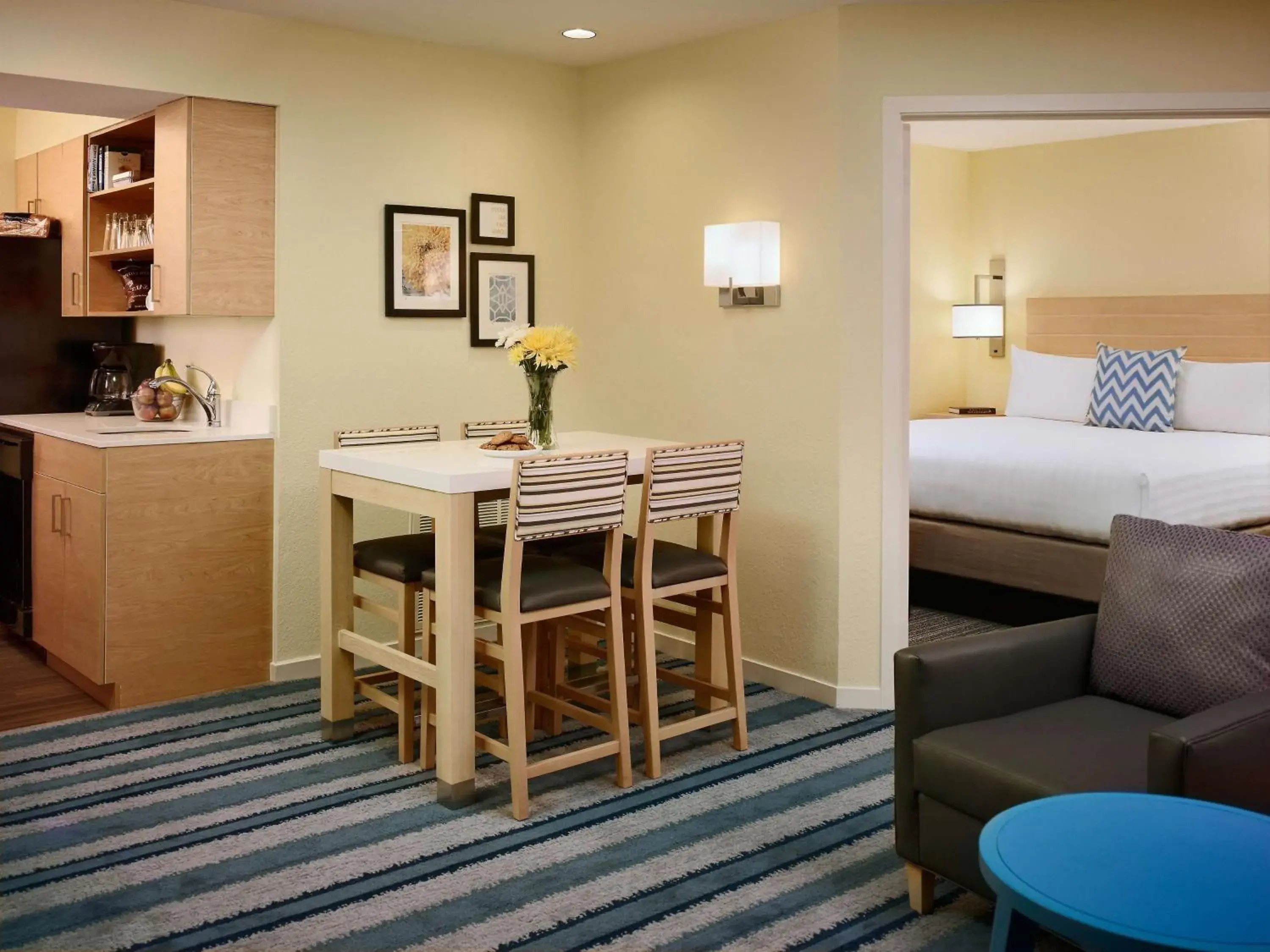 Photo of the whole room, Bed in Sonesta ES Suites Malvern Valley Forge Photo of the whole room, Bed in Sonesta ES Suites Malvern Valley Forge