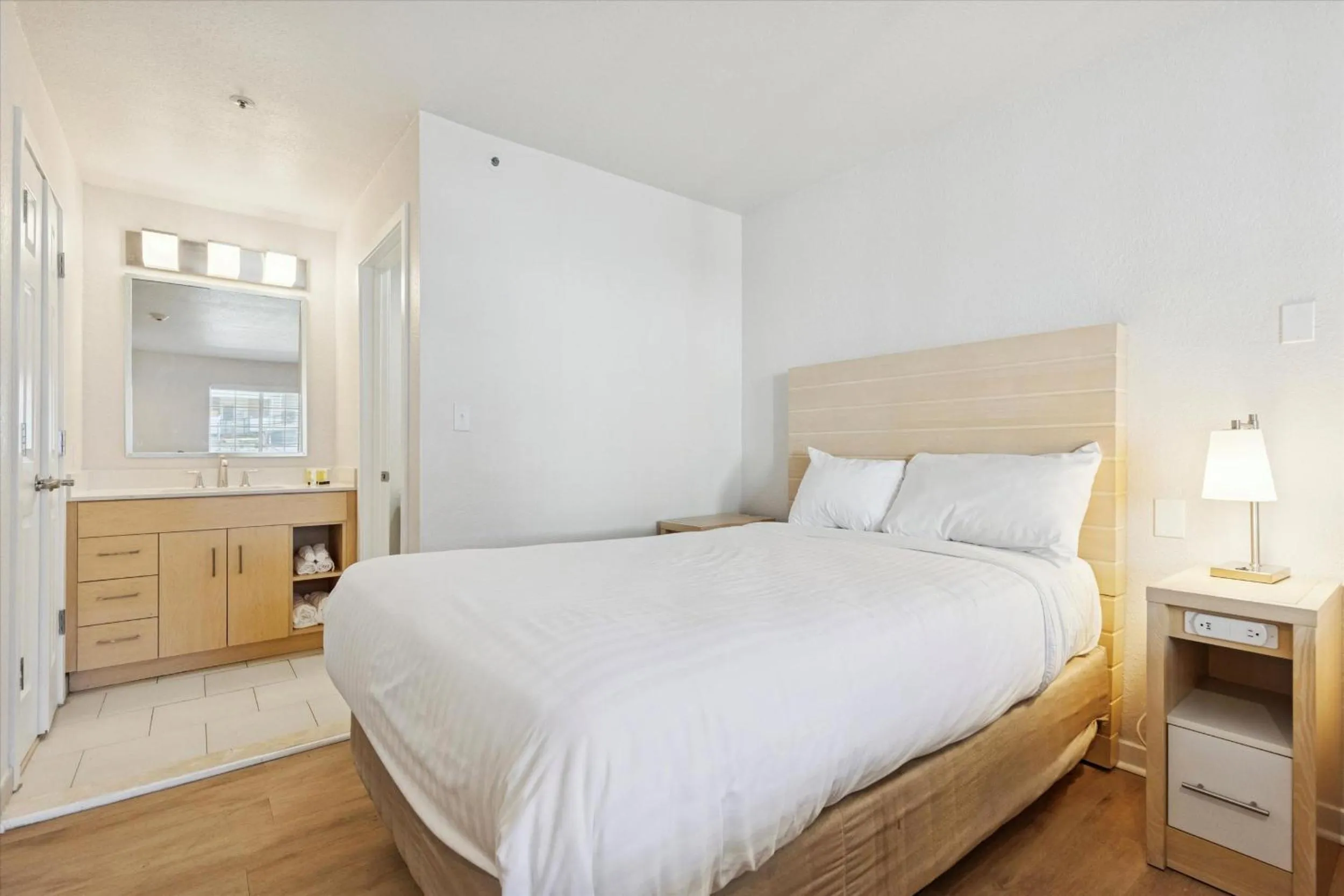 Bed in Avia Residences on Lincoln - Extended Stay