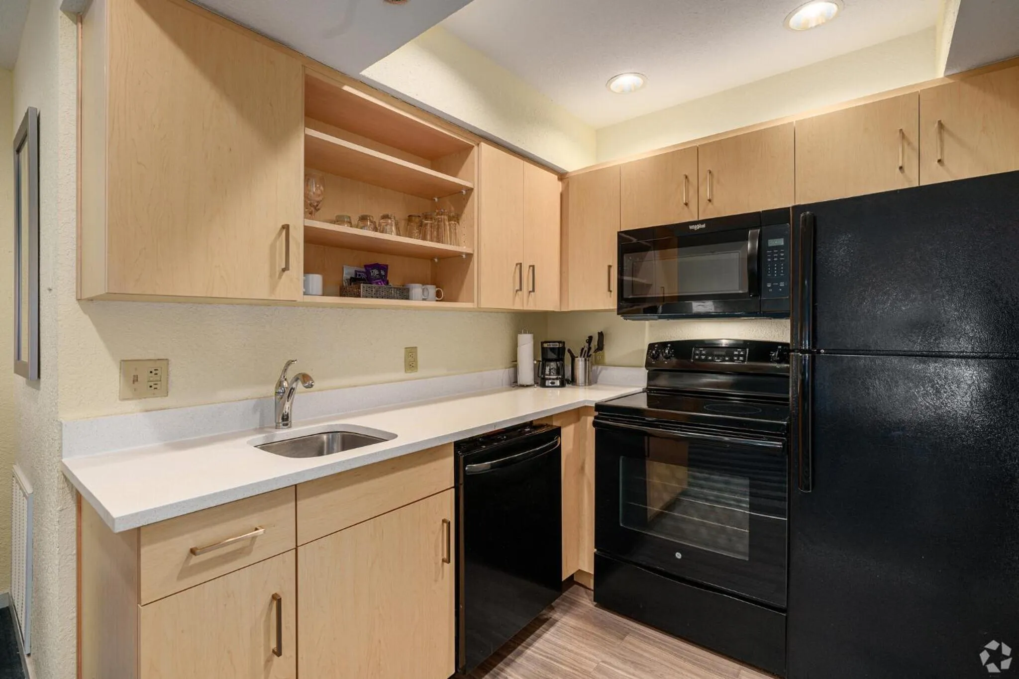 Avia Residences on Lincoln - Extended Stay