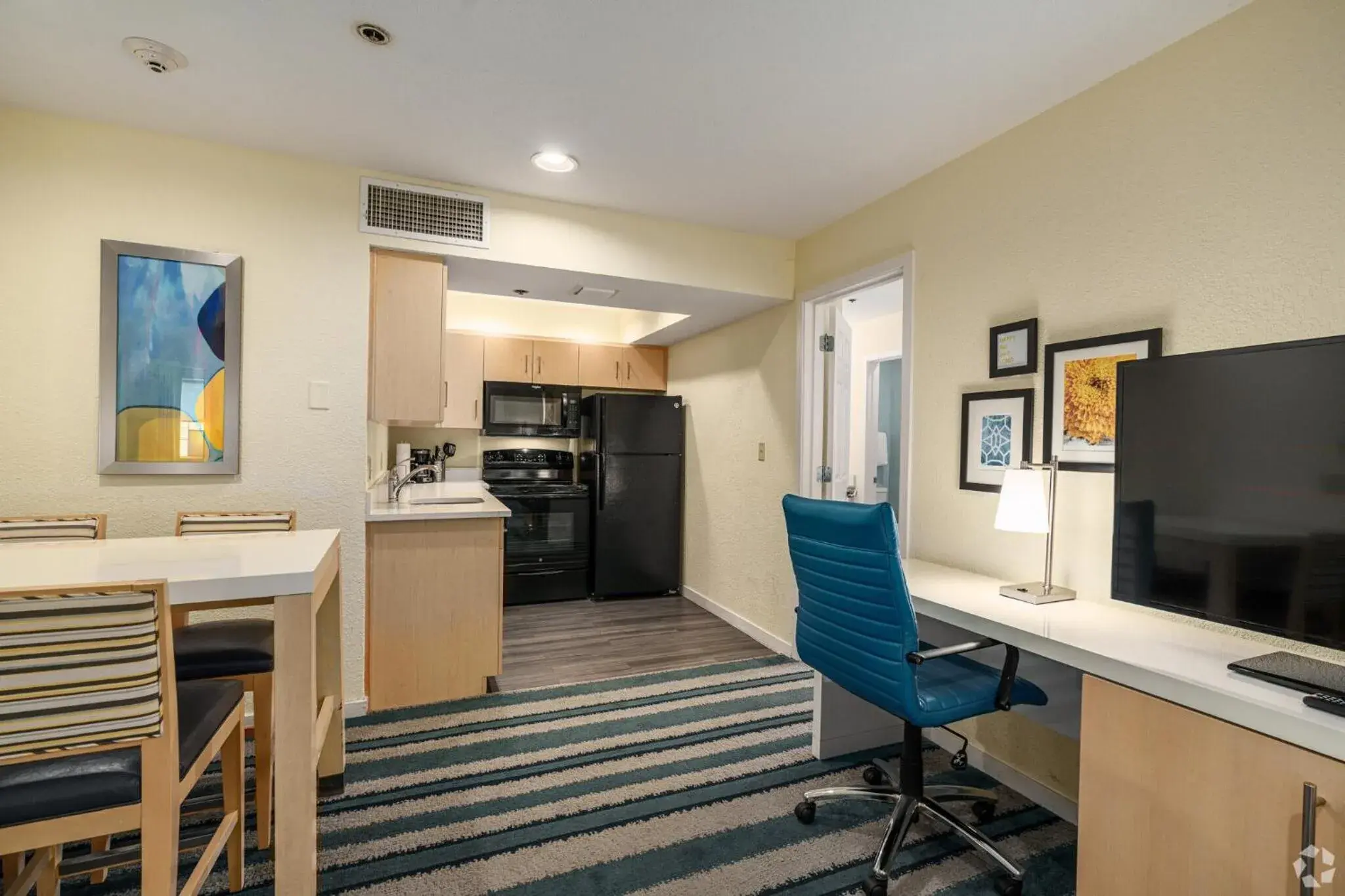 Avia Residences on Lincoln - Extended Stay Avia Residences on Lincoln - Extended Stay