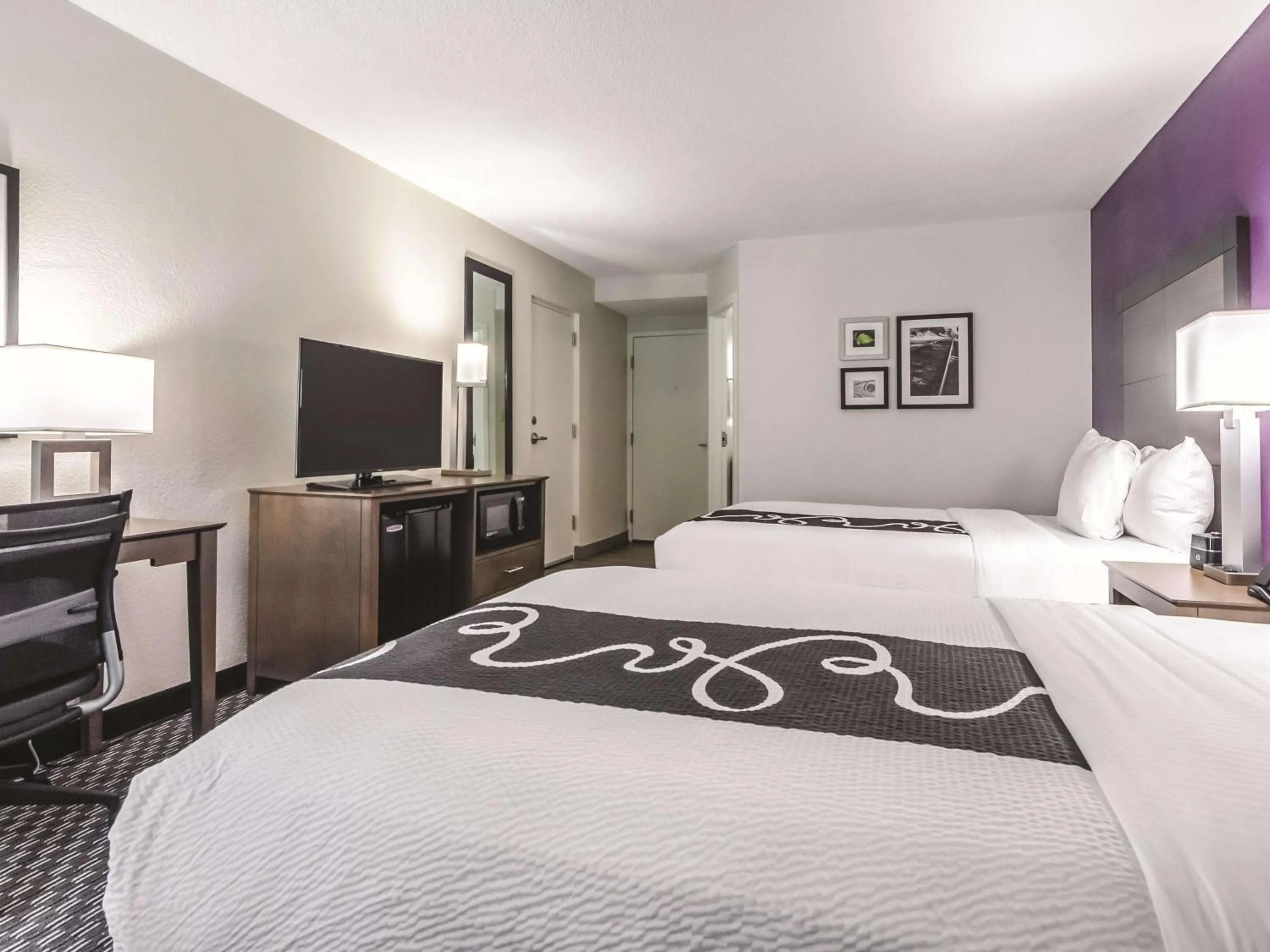 Photo of the whole room, Bed in La Quinta by Wyndham Myrtle Beach - N. Kings Hwy