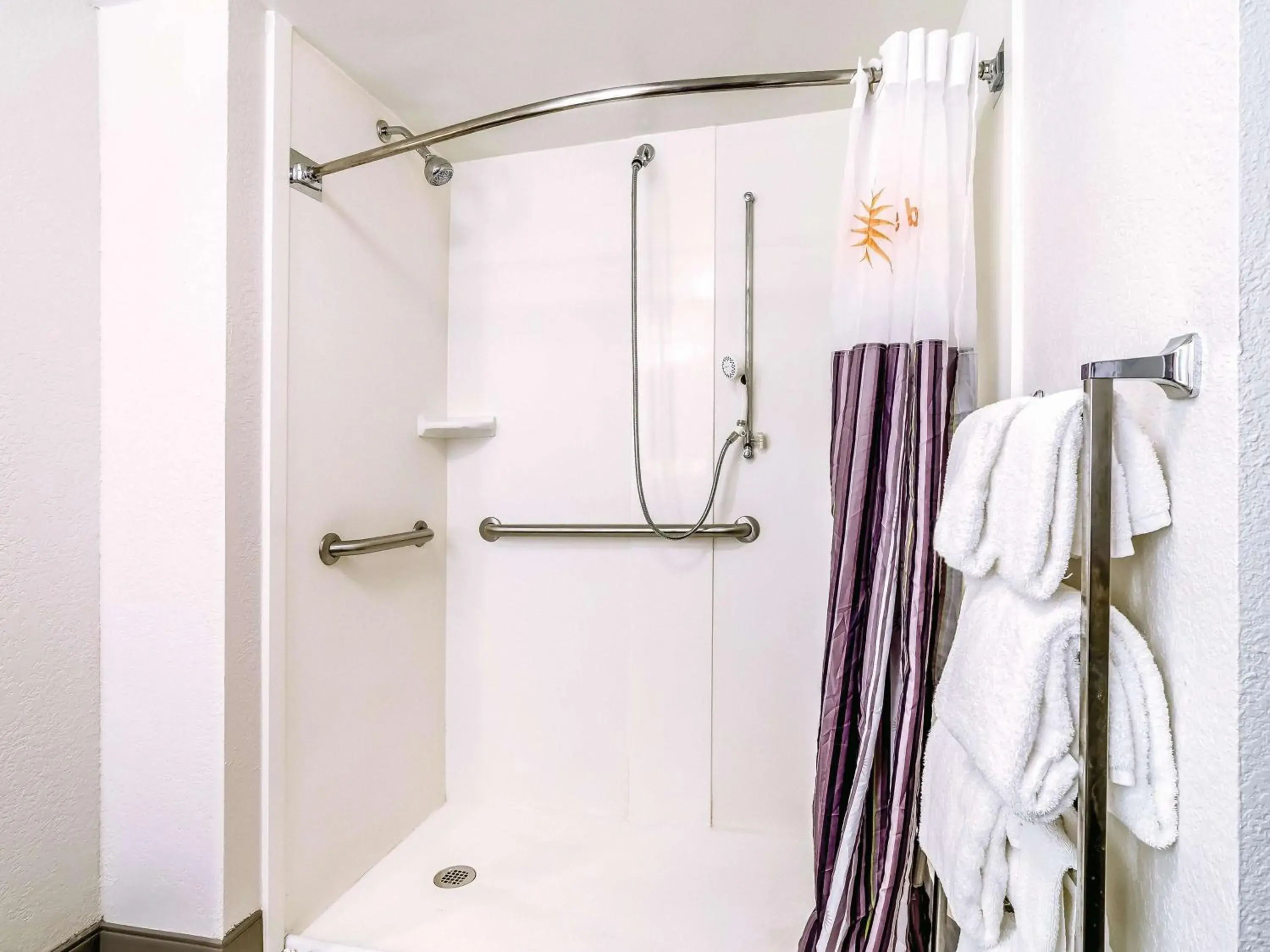 Photo of the whole room in La Quinta by Wyndham Myrtle Beach - N. Kings Hwy Photo of the whole room in La Quinta by Wyndham Myrtle Beach - N. Kings Hwy