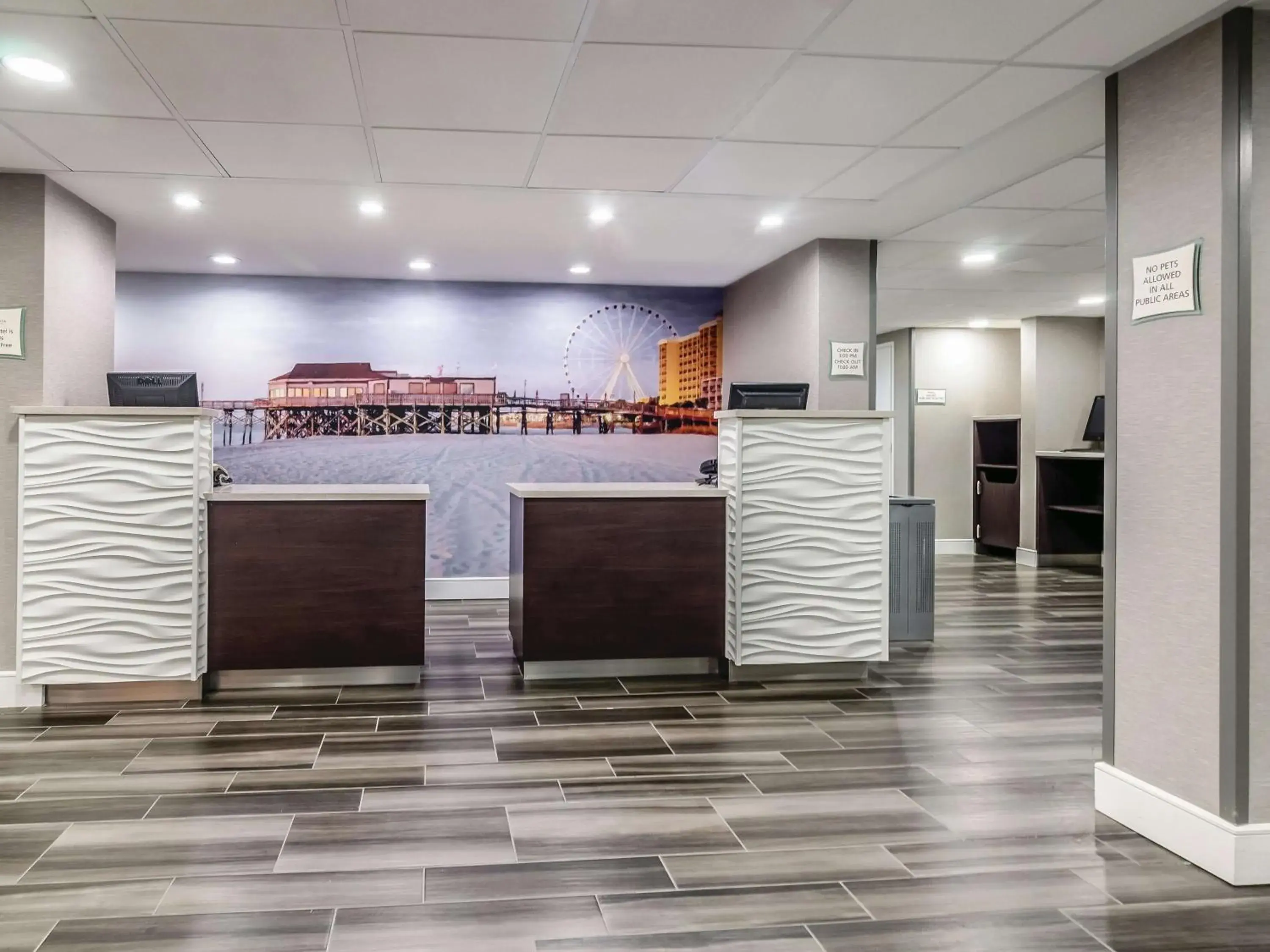Lobby or reception in La Quinta by Wyndham Myrtle Beach - N. Kings Hwy Lobby or reception in La Quinta by Wyndham Myrtle Beach - N. Kings Hwy