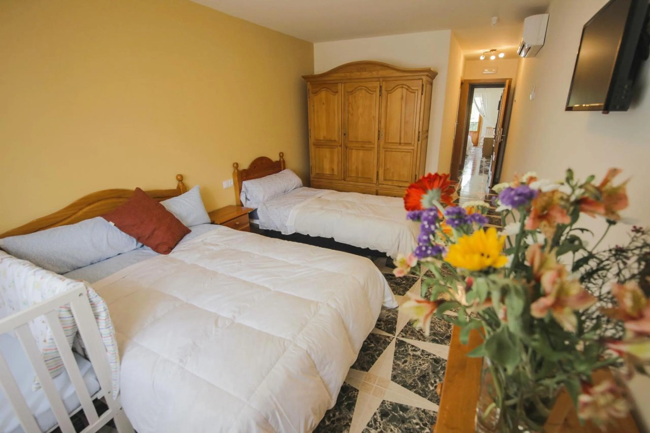 Bedroom, Bed in El Tossal