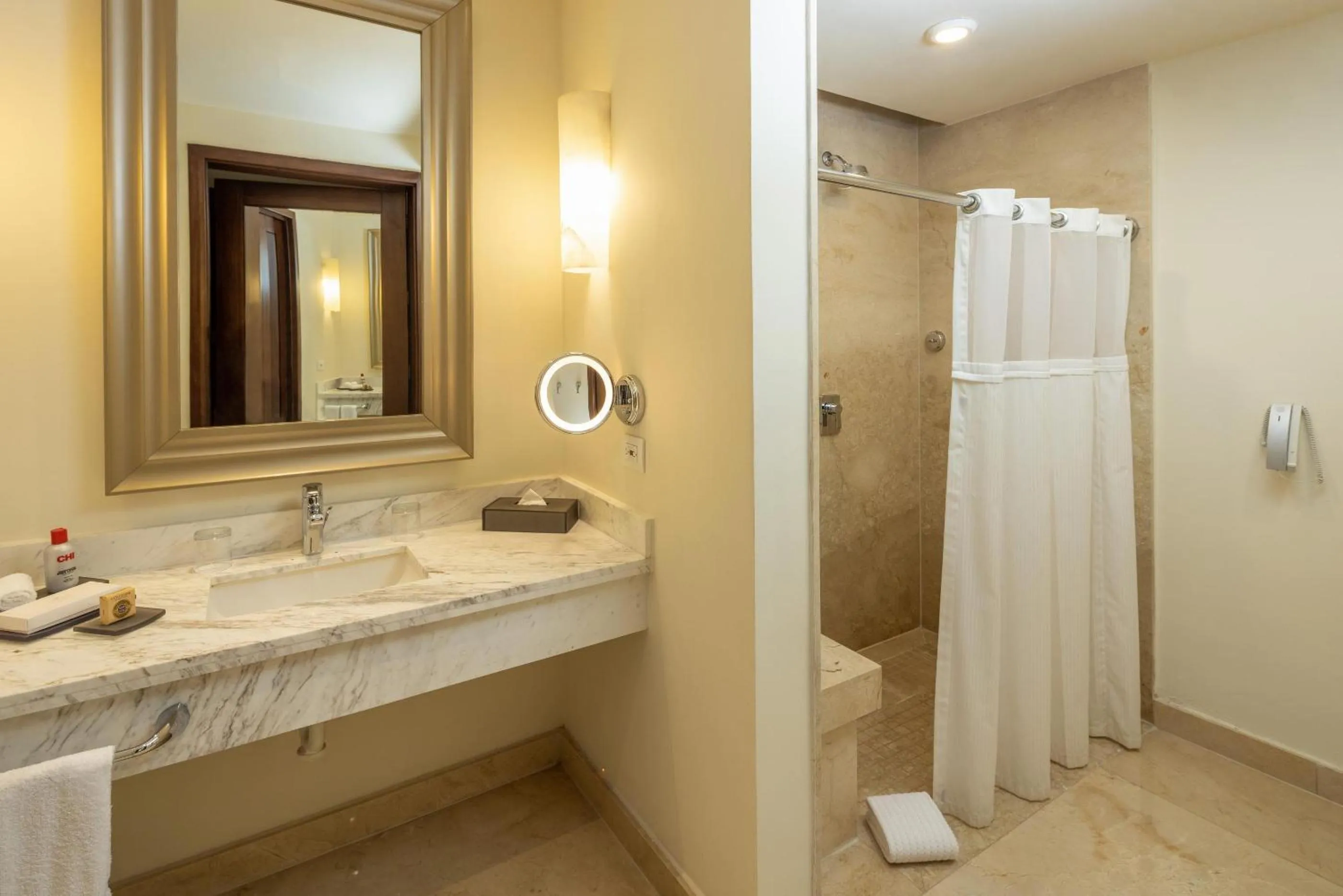 Shower in Moon Palace The Grand Cancun All Inclusive