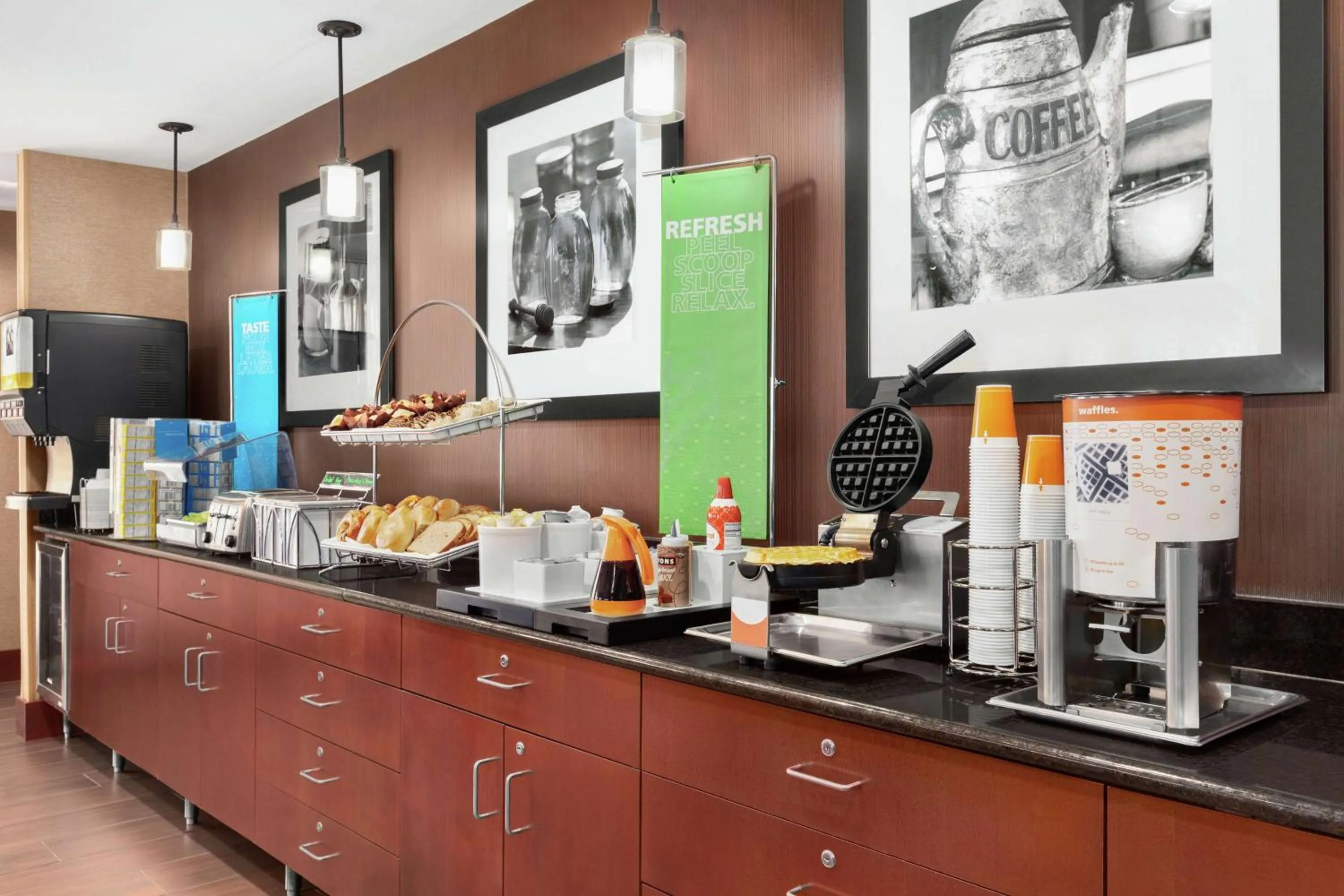 Breakfast in Hampton Inn Houston Stafford