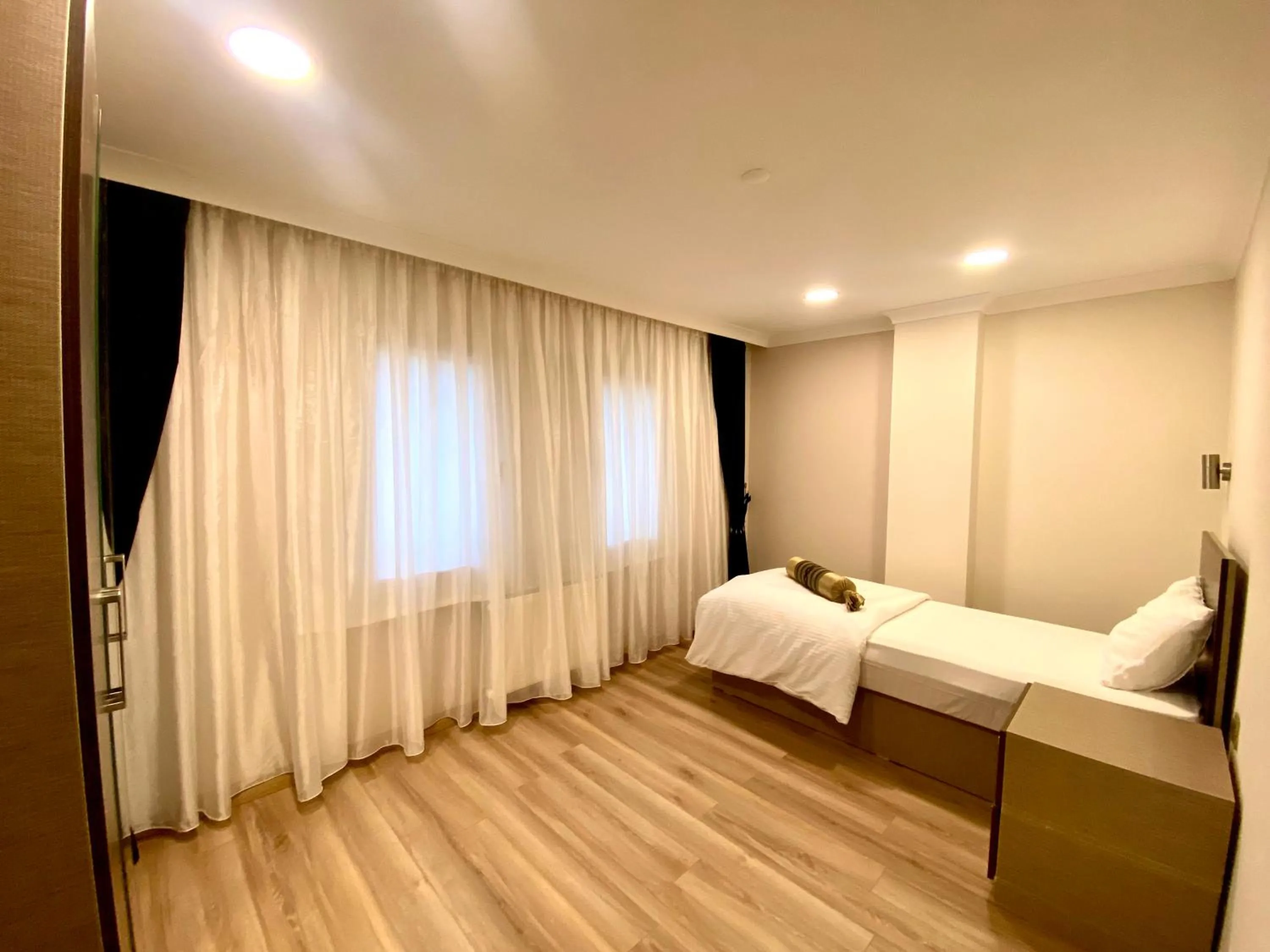 Bed, Seating Area in Caykent Suites Deluxe Hotel