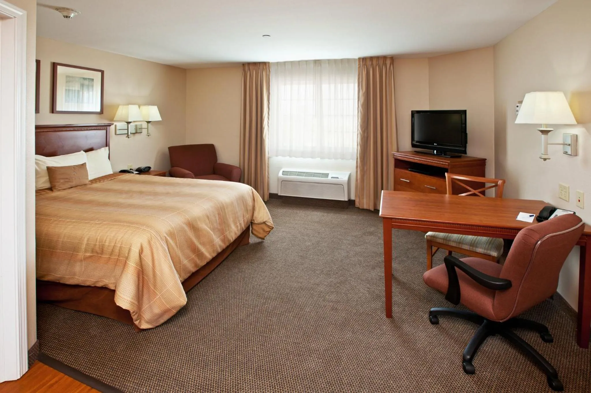Photo of the whole room, Bed in Candlewood Suites Louisville North by IHG