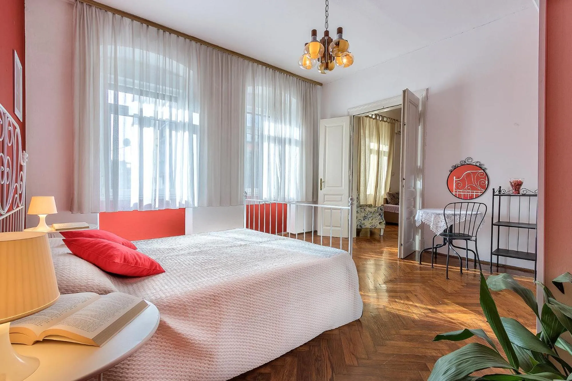 Pula city center big apartment with private parking