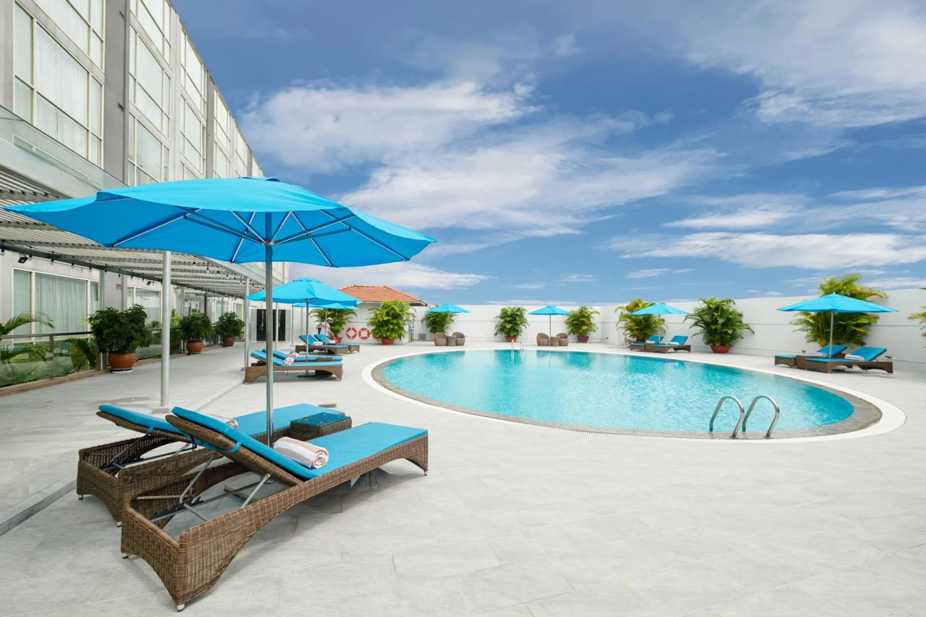 Swimming pool in Eastin Grand Hotel Saigon