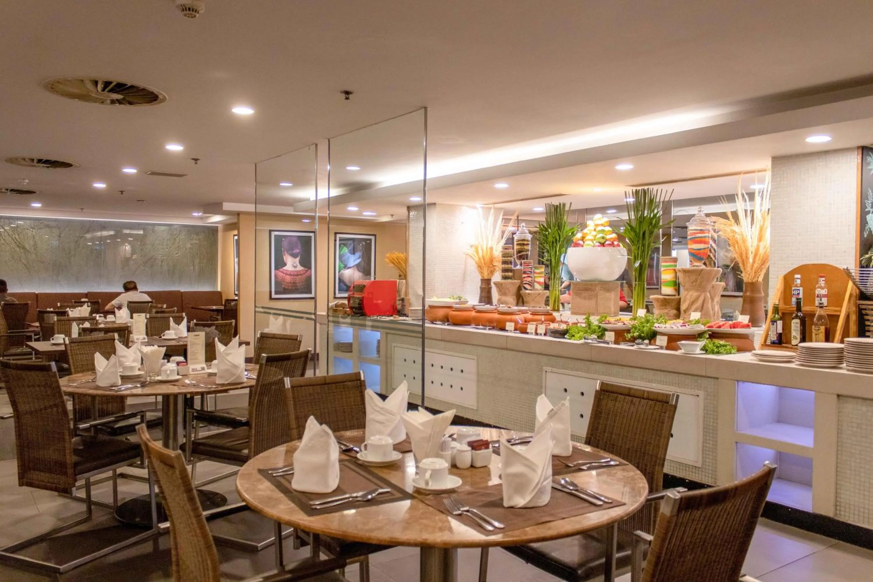 Restaurant/places to eat in Eastin Grand Hotel Saigon