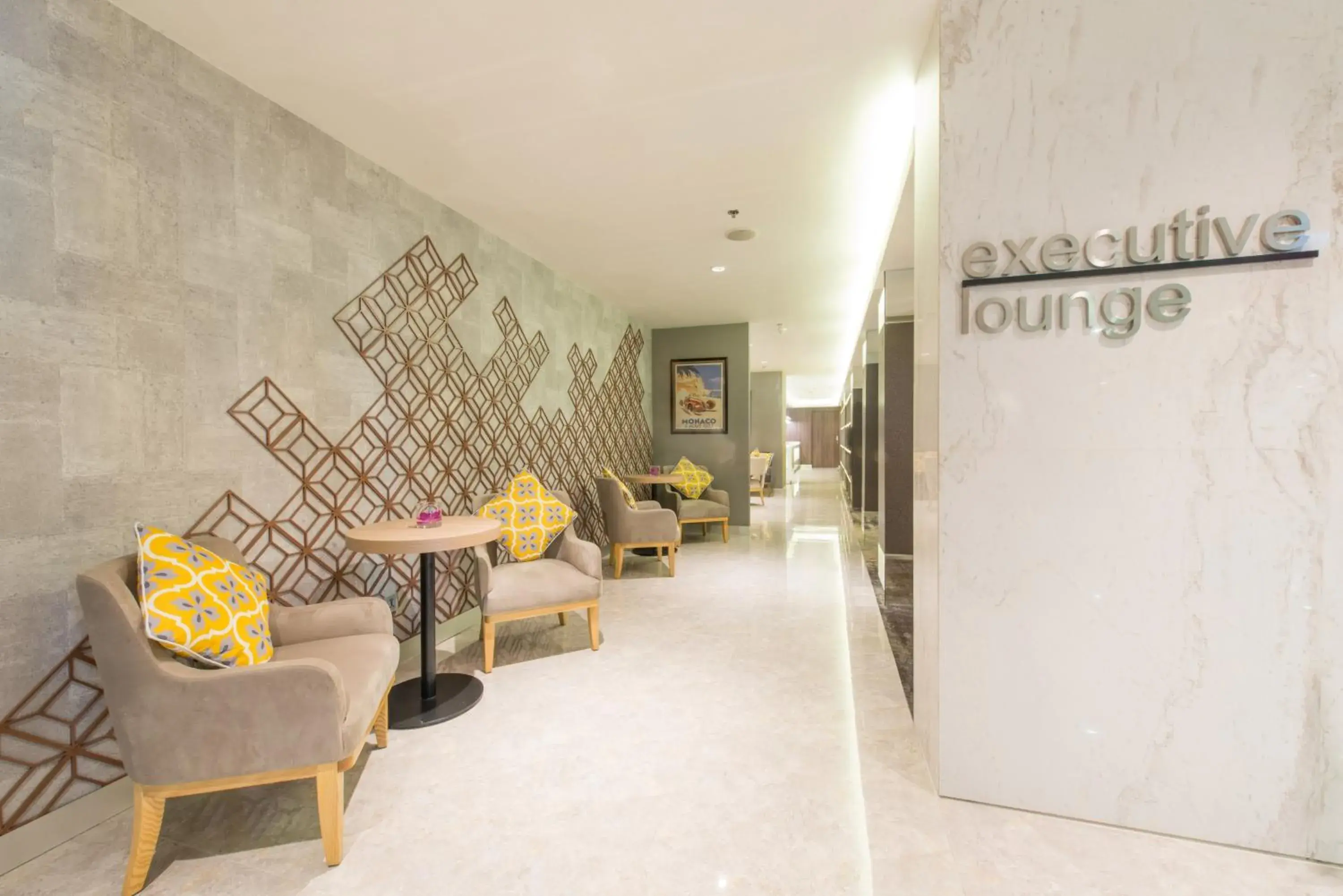 Lounge or bar in Eastin Grand Hotel Saigon Lounge or bar in Eastin Grand Hotel Saigon