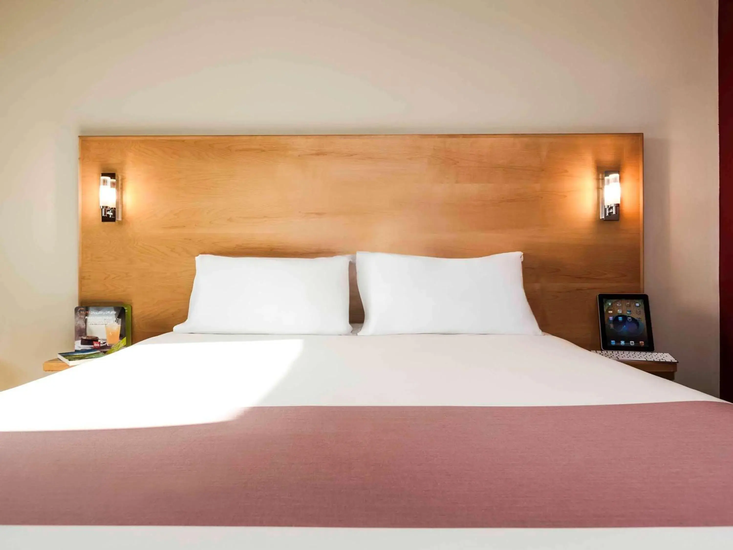 Photo of the whole room, Bed in ibis Muscat Photo of the whole room, Bed in ibis Muscat