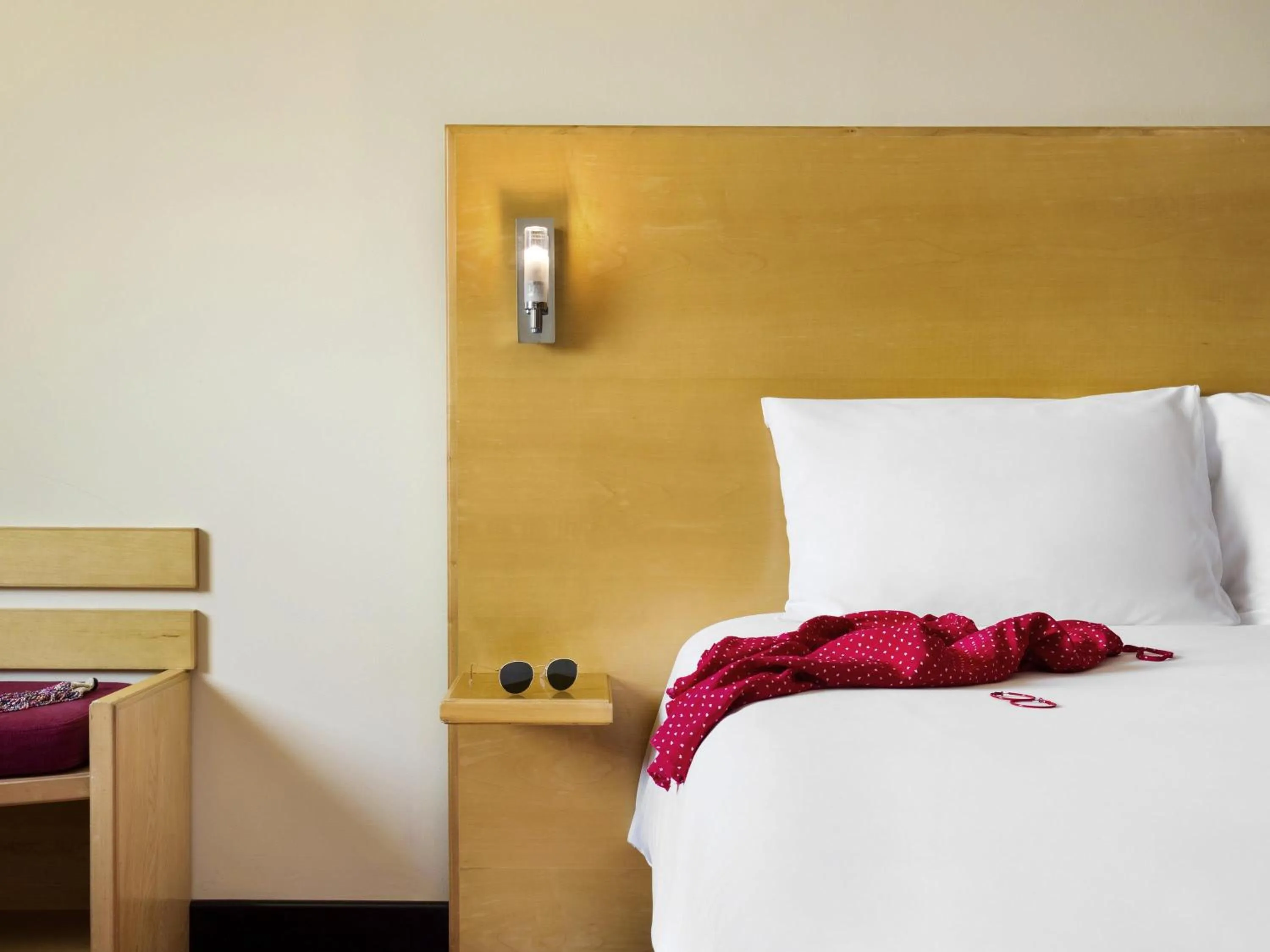 Bedroom, Bed in ibis Muscat