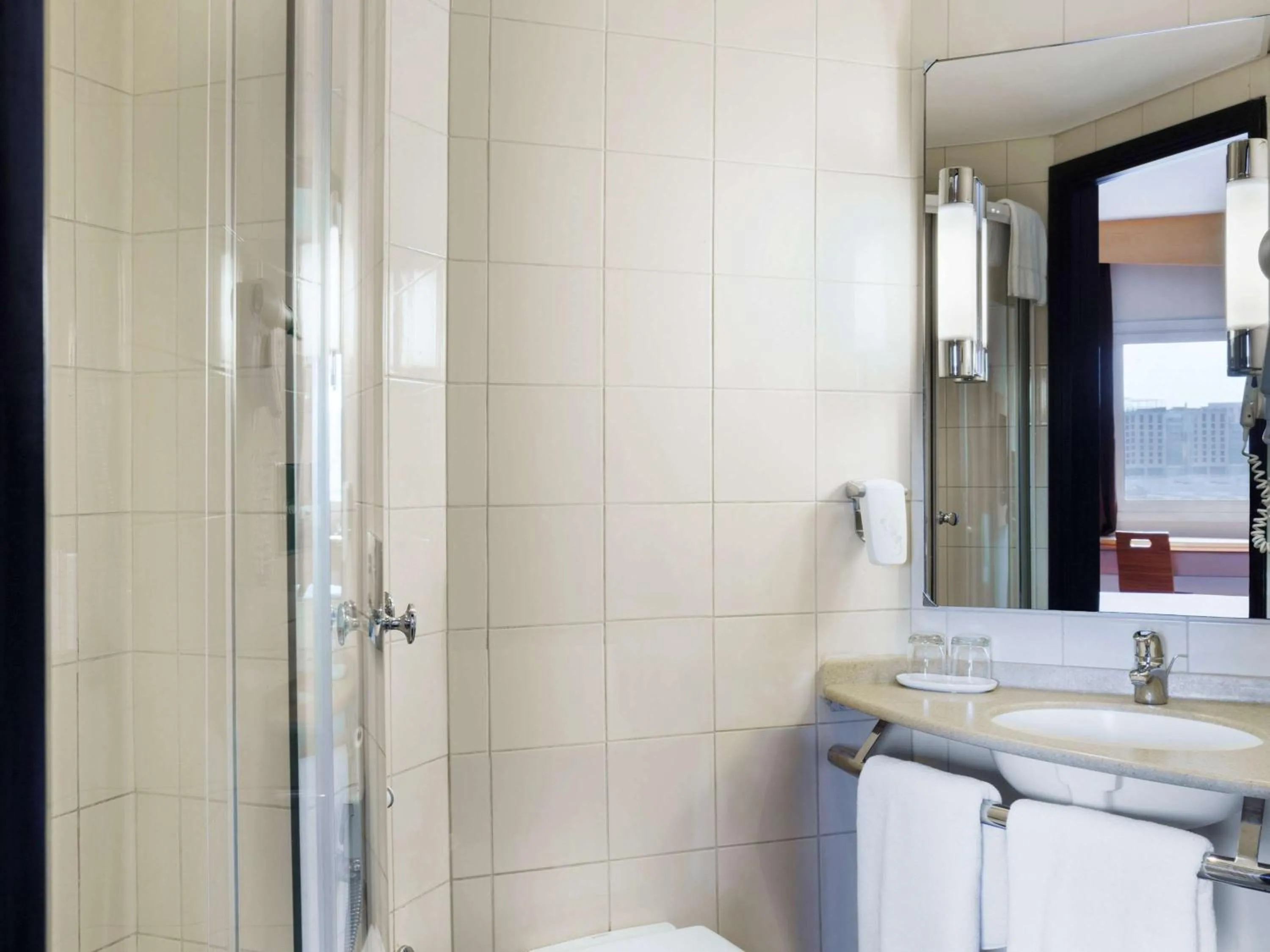 Photo of the whole room in ibis Muscat