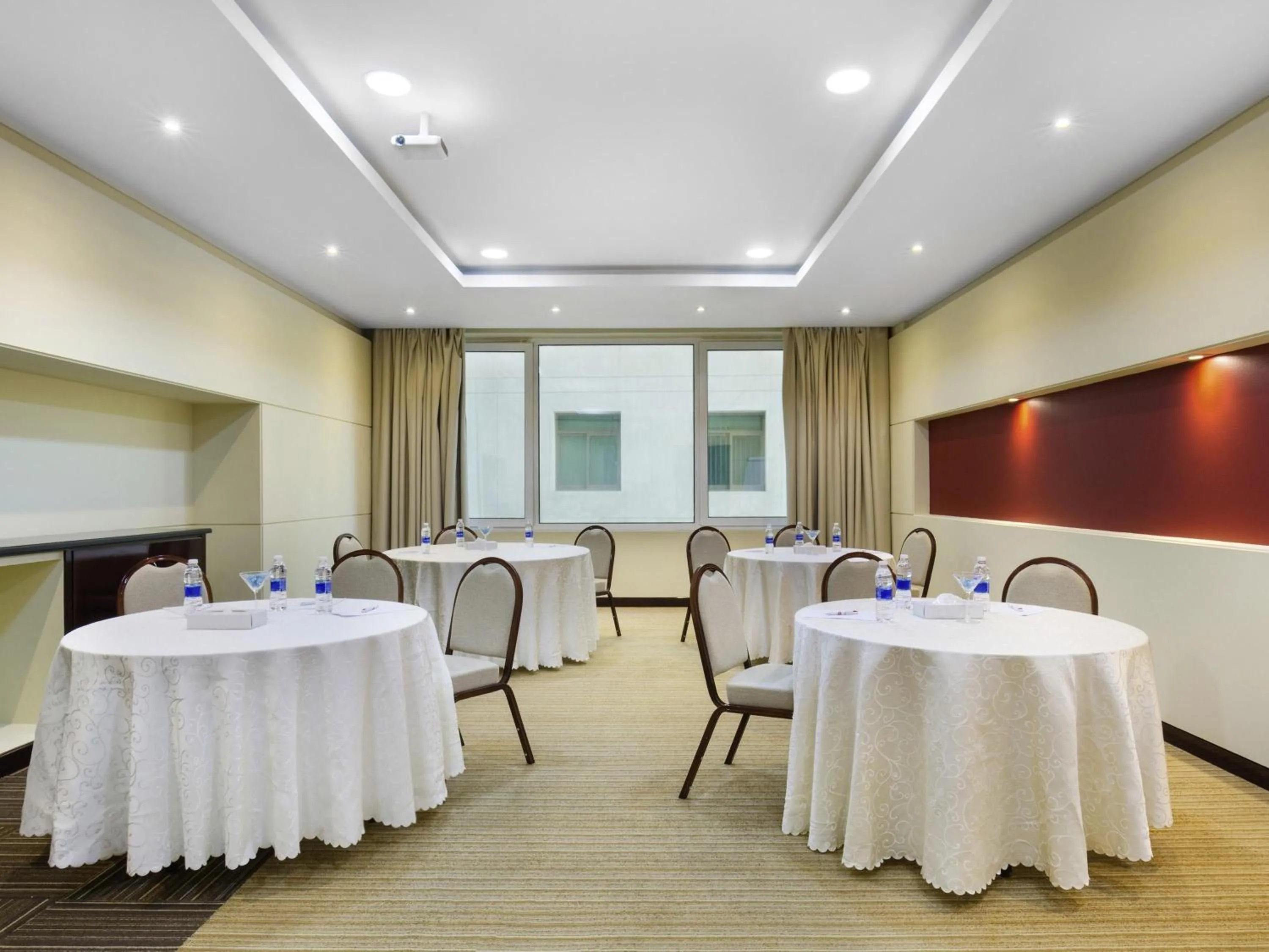Meeting/conference room in ibis Muscat