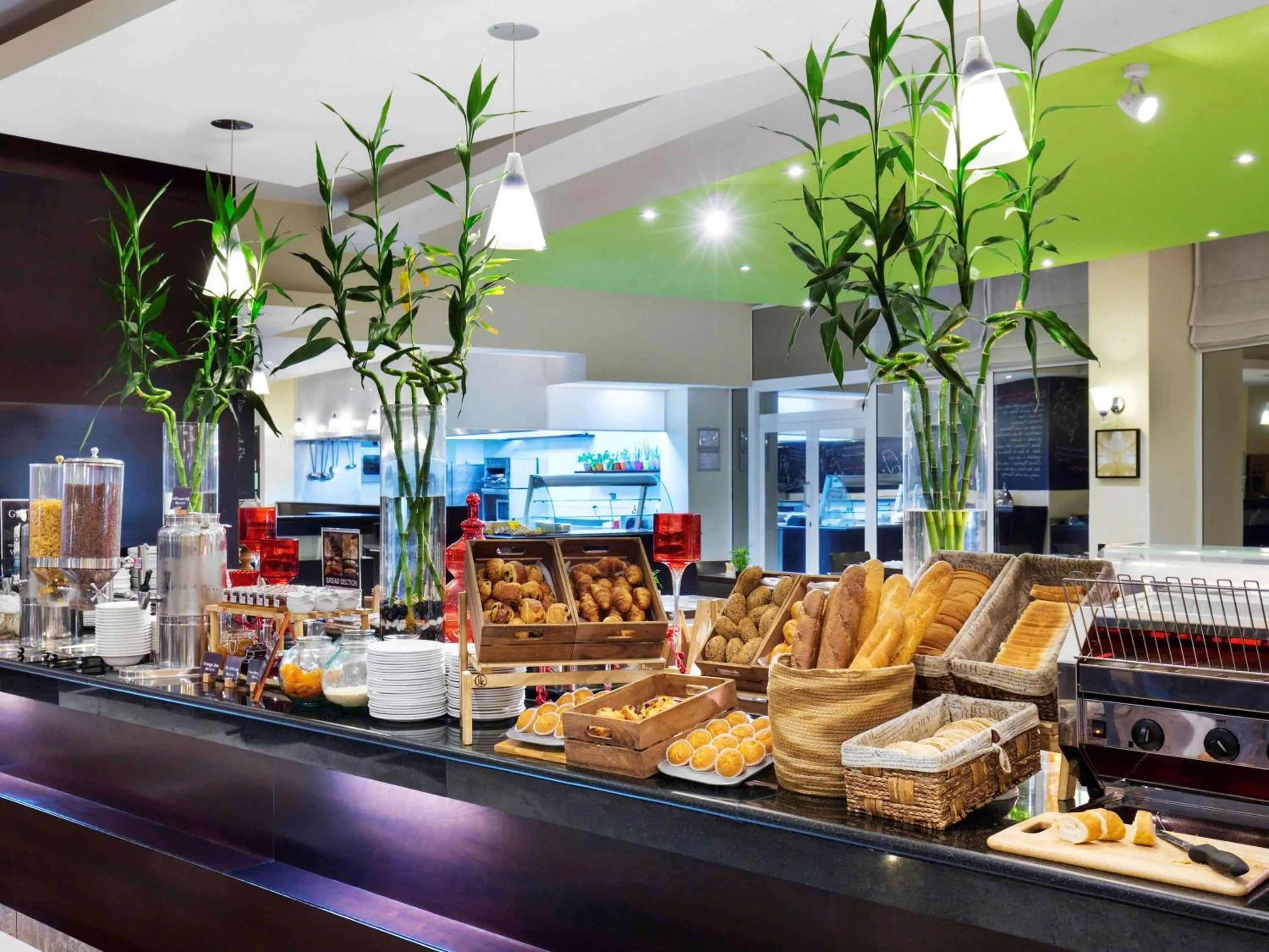 Restaurant/places to eat in ibis Muscat