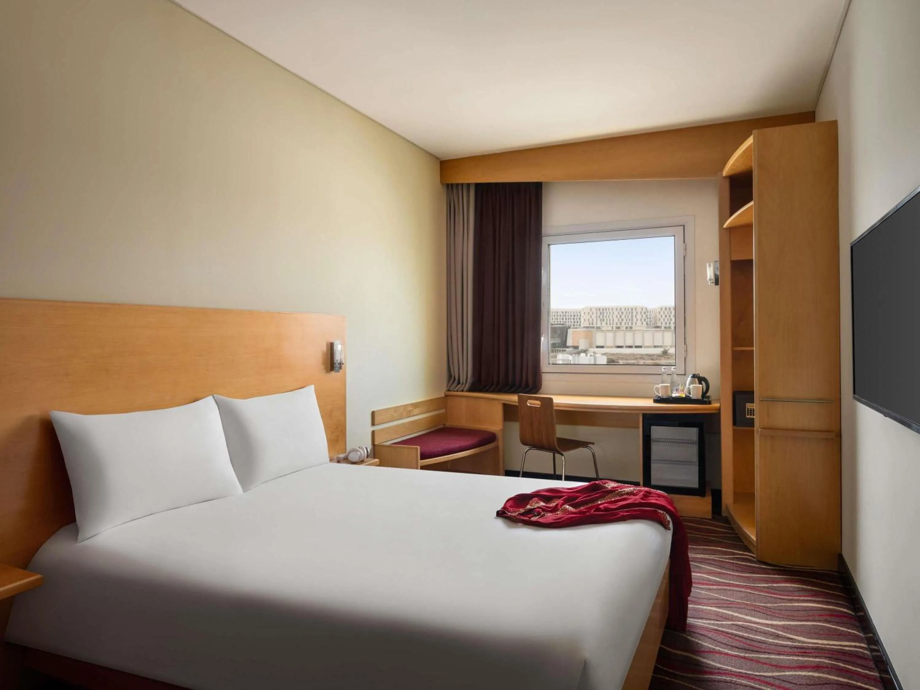 Bedroom, Bed in ibis Muscat