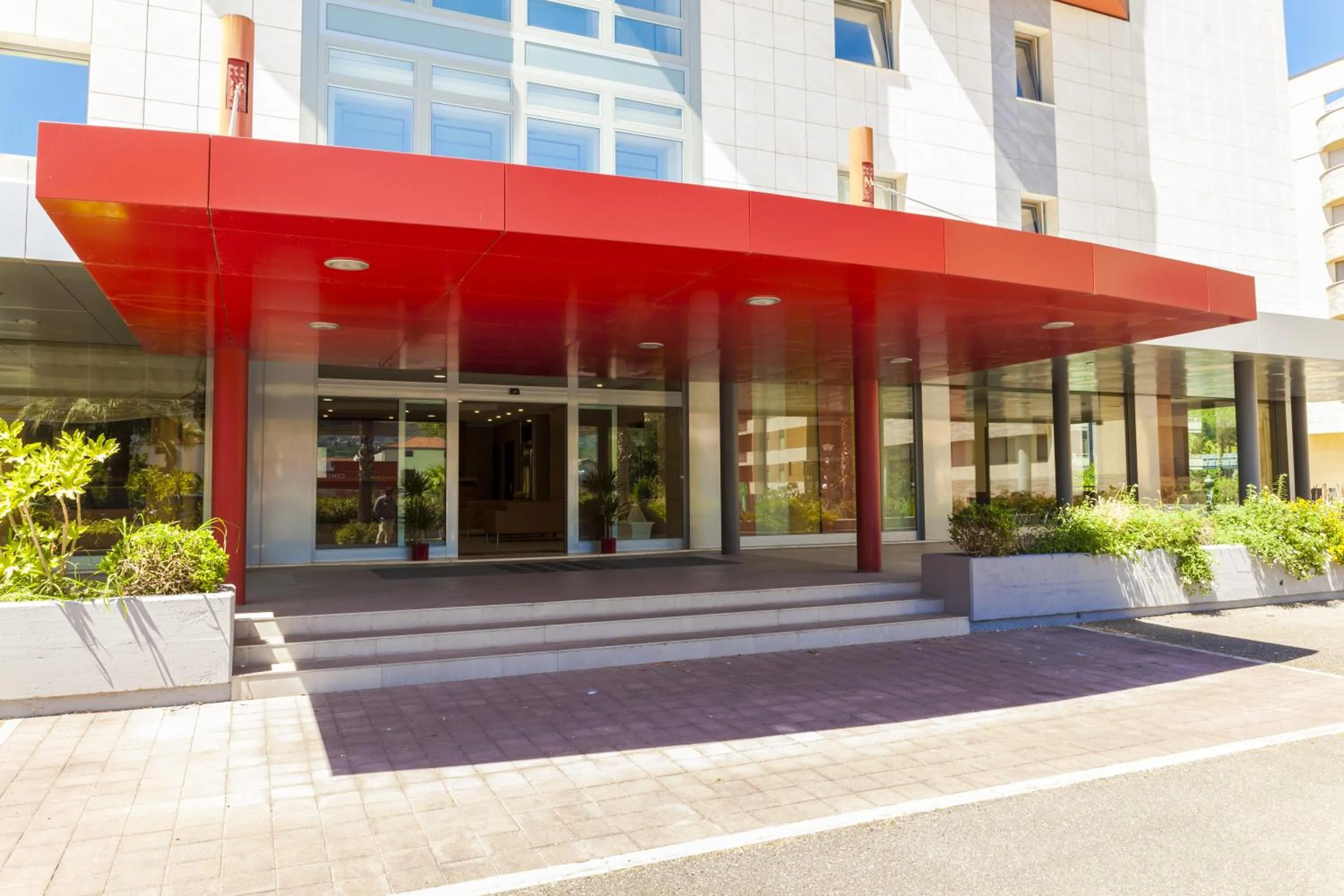 Facade/entrance in BV President Hotel